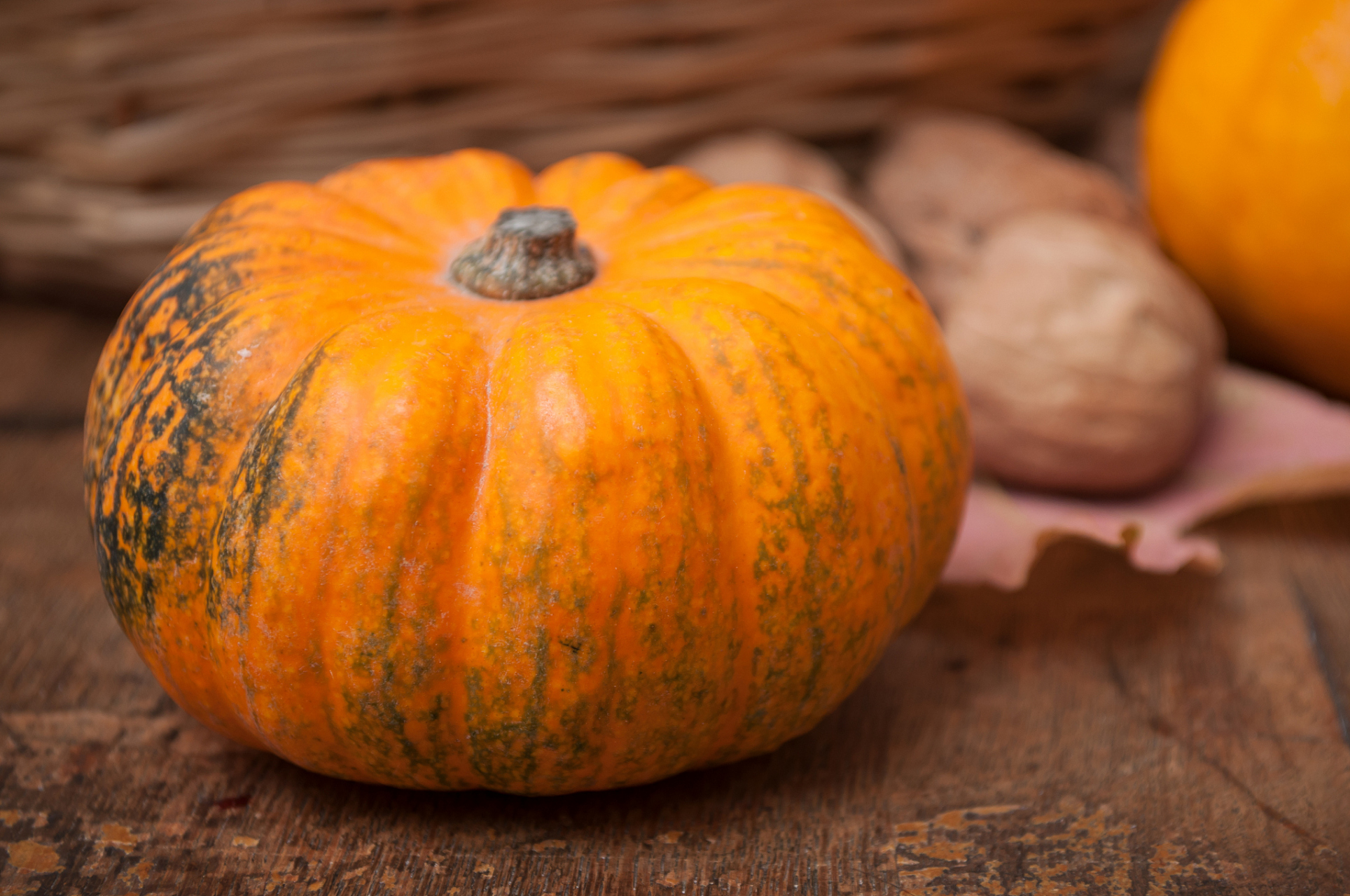 医生提醒这4类人要少吃,很多人不注意  导语:南瓜是一种常见的蔬菜