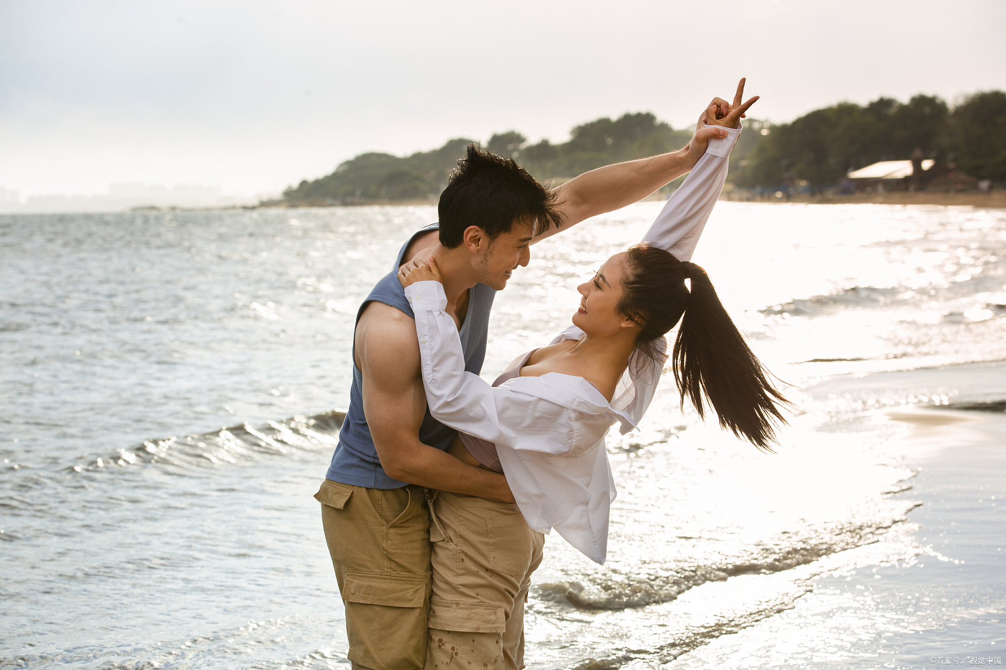 男女聊天中的暧昧信号:从话术到行为,教你一眼看穿!