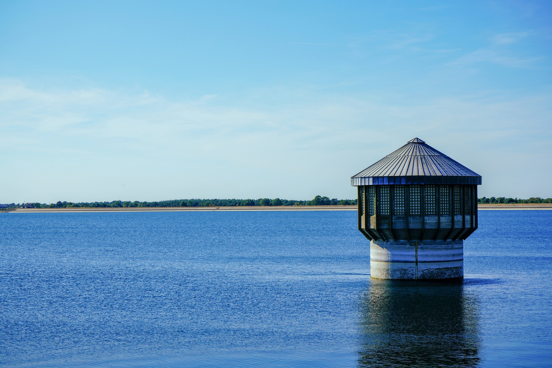 位于黑龙江鸡西密山市,距离市区才35公里,跟俄罗斯隔湖相望.