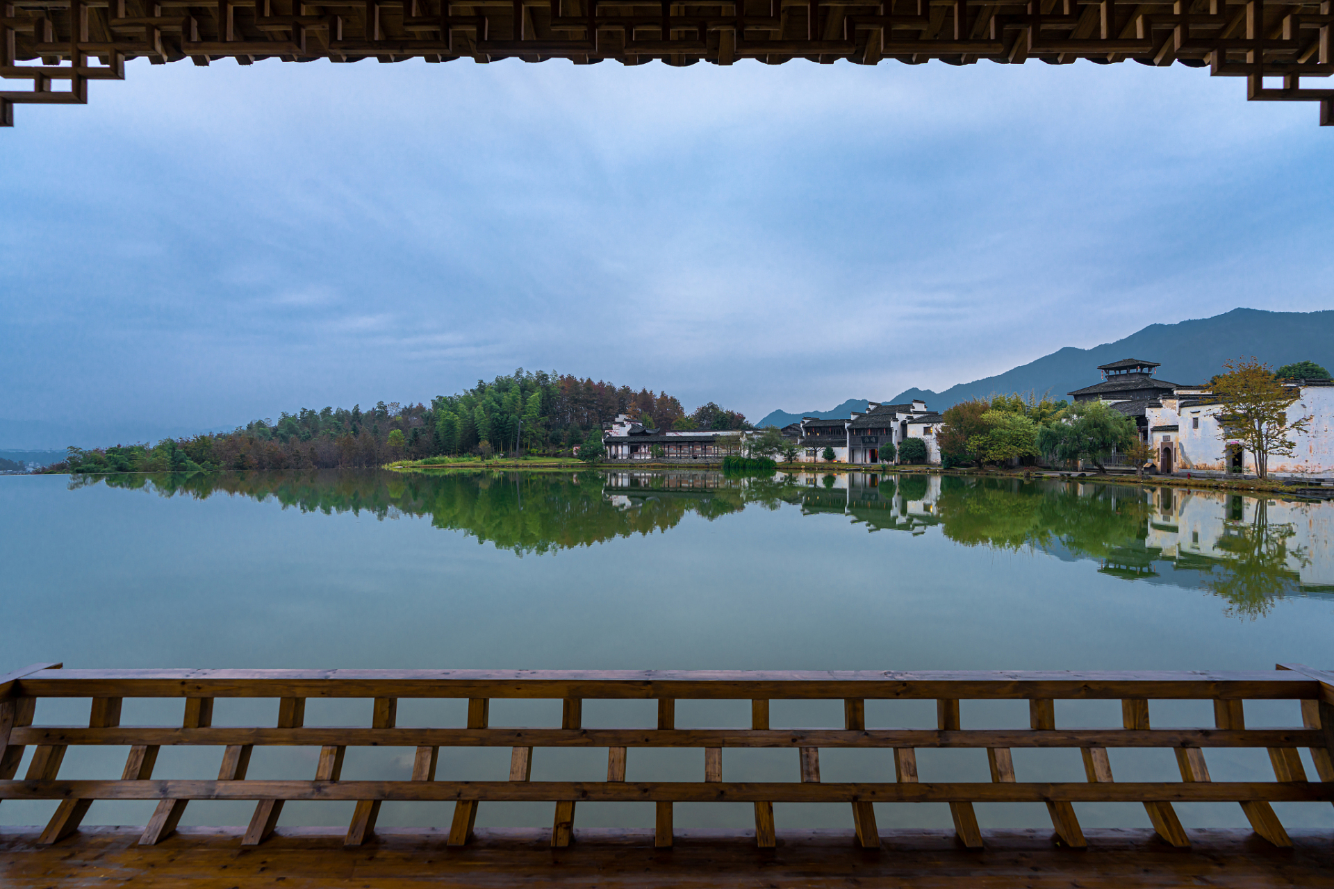 李白一曲桃花潭古诗,令名不经传桃花潭家喻户晓,天下皆知.