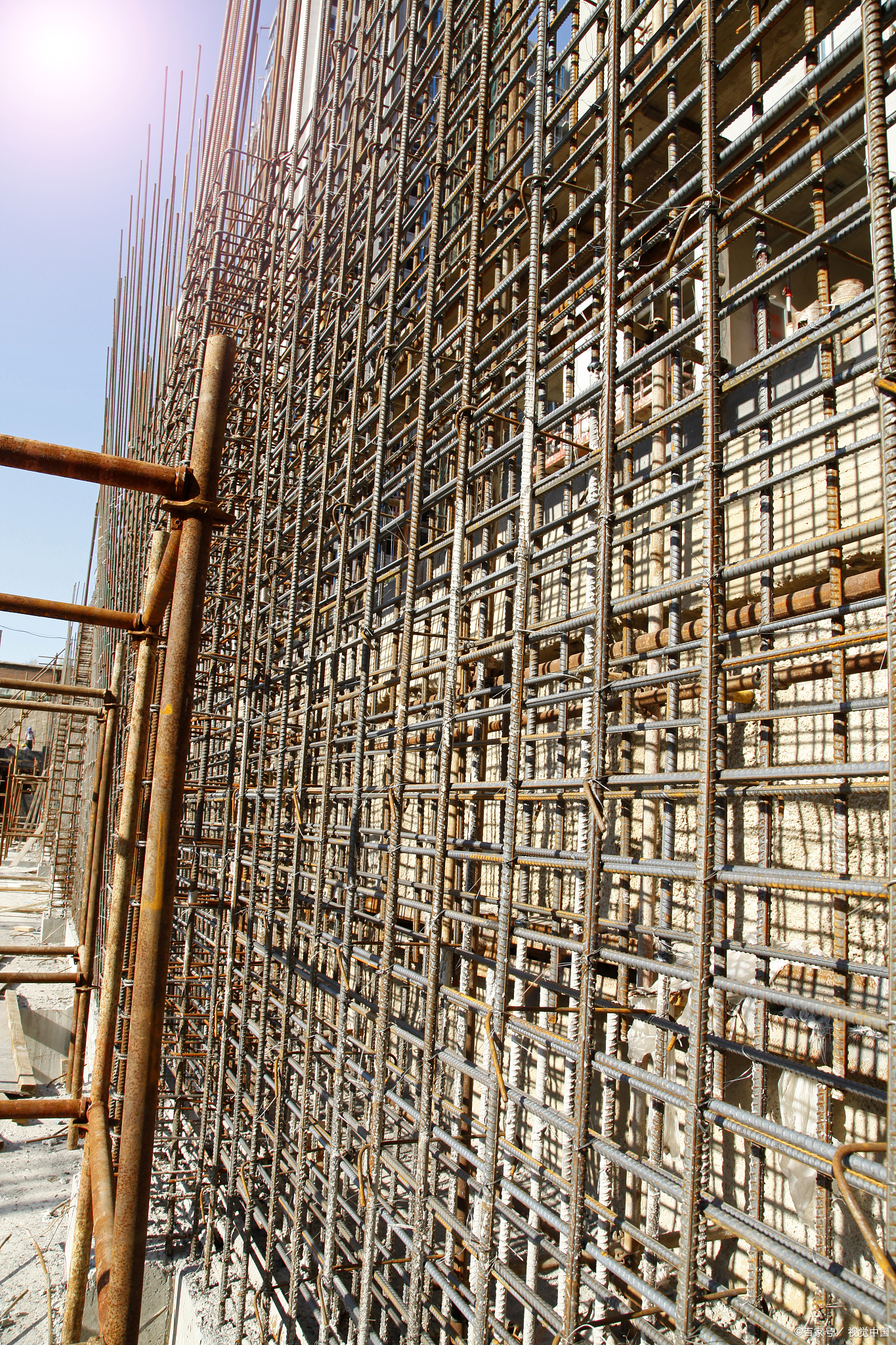 哪些位置的墙体拉筋可以一侧做成90度,一侧做成135度呢?