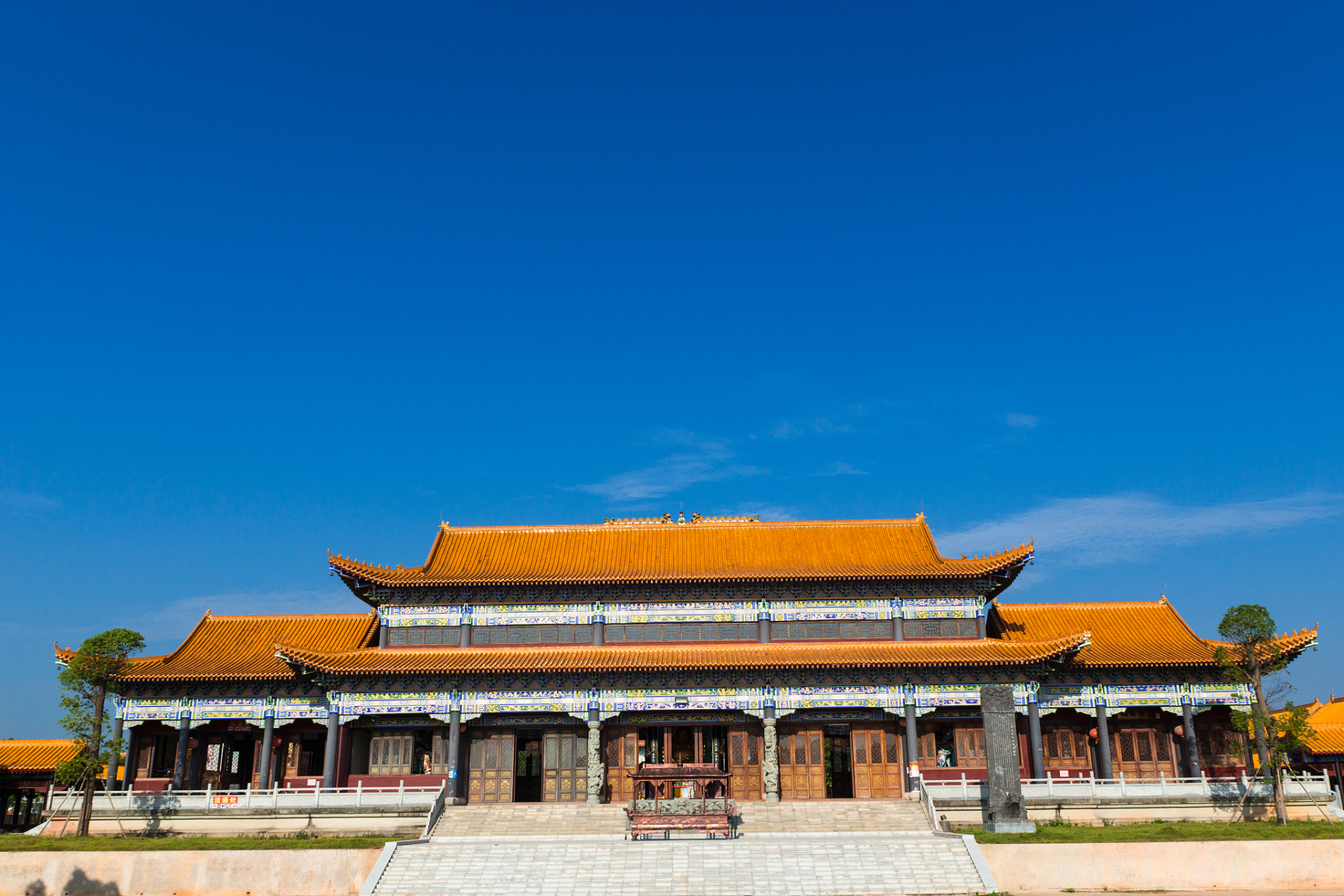 秋日的金龙禅院风景格外好,这座历史悠久的佛教名刹,拥有着厚重的文化