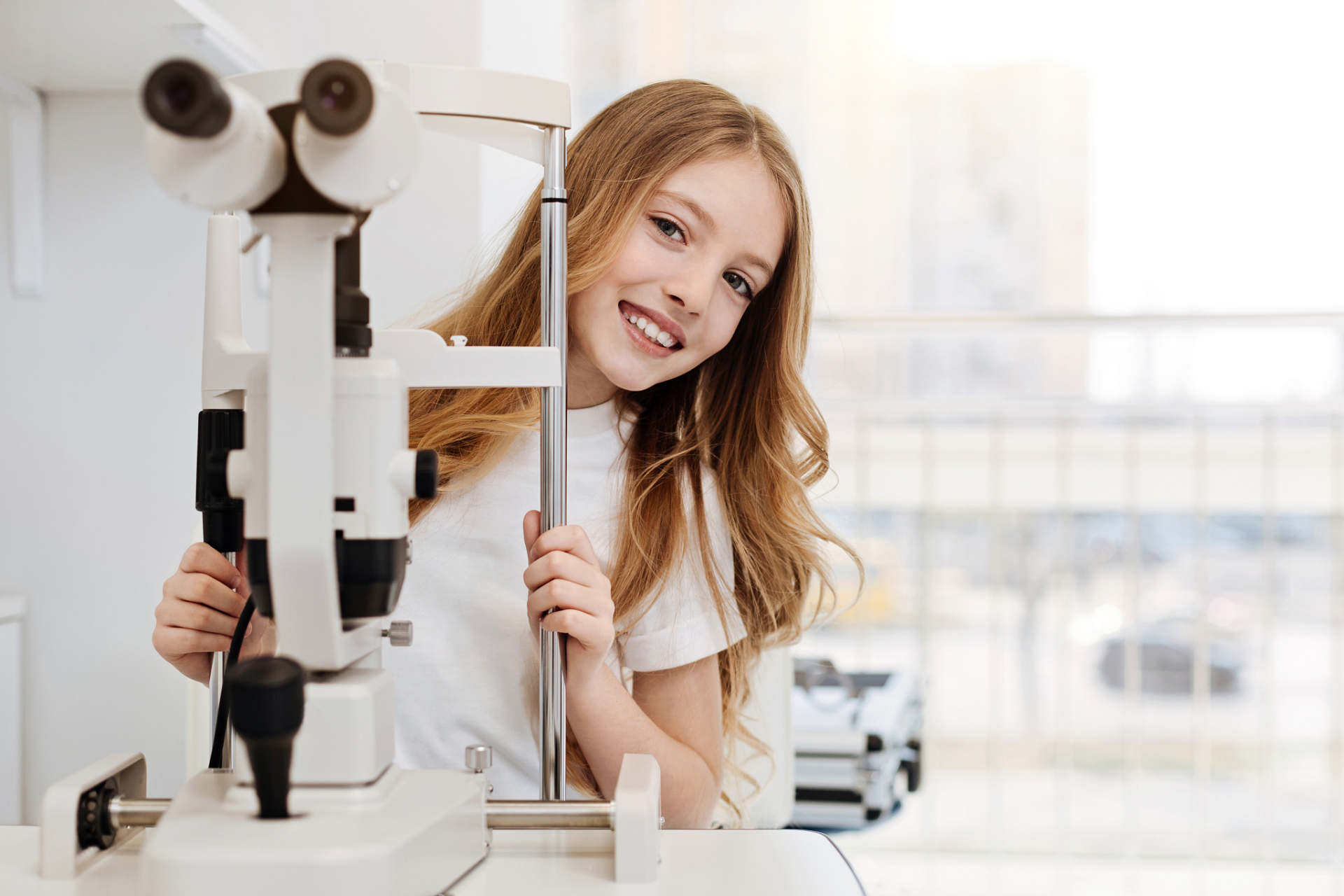 医学验光配镜攻略  近视人群的上升趋势,对医学验光配镜知识的需求