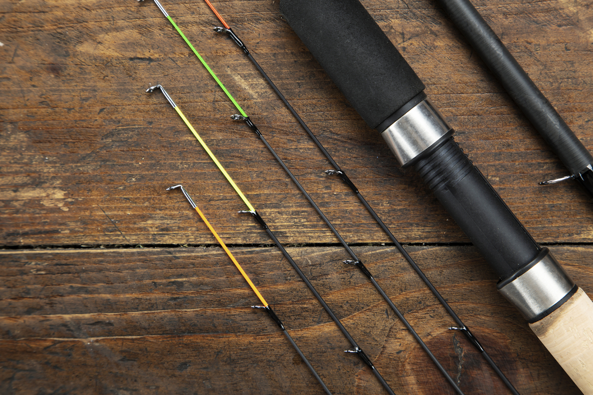 我正在使用的这款路亚竿,真的是海钓的福音,它让我这个小白也能轻松成