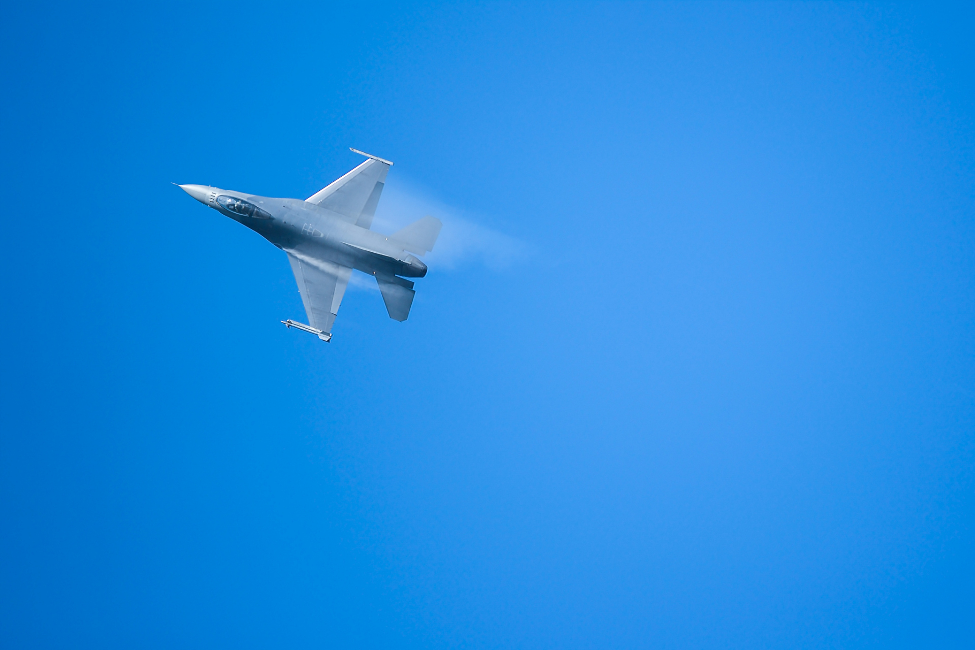 浙江宁波空中巨响 官方:飞机超高速飞行产生音爆  中国浙江省宁波市多