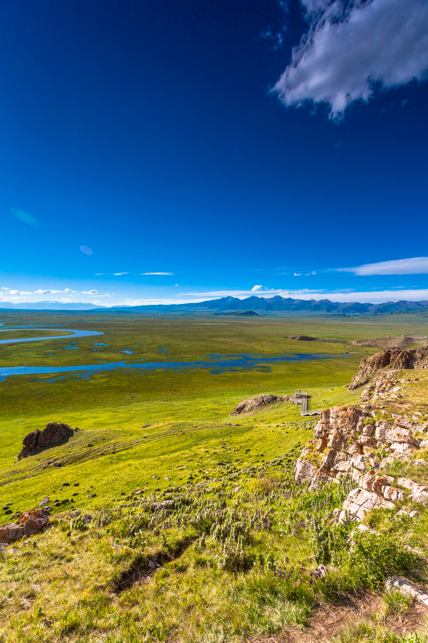 巴音布鲁克景区呀,位于新疆巴音郭楞蒙古自治州和静县的西北部,处在