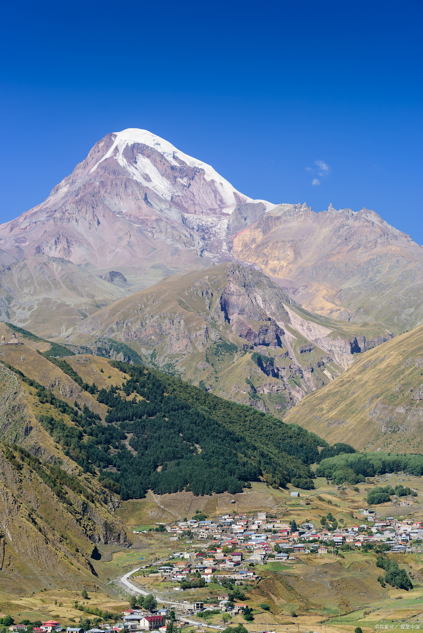 8586米,是世界第三高峰,位于尼泊尔和印度的边界,属于喜马拉雅山脉