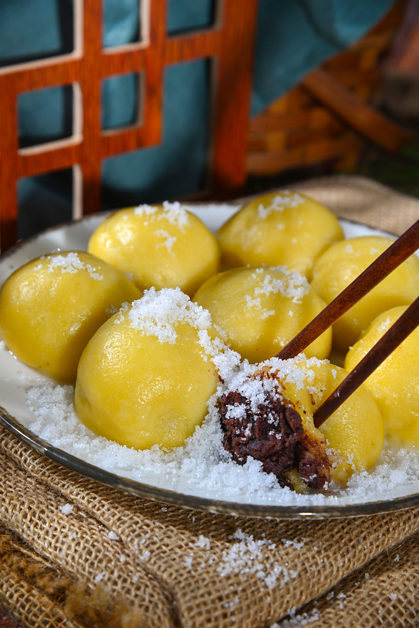 "粘豆包",简称"豆包",是东北地区满族人的一种食品.