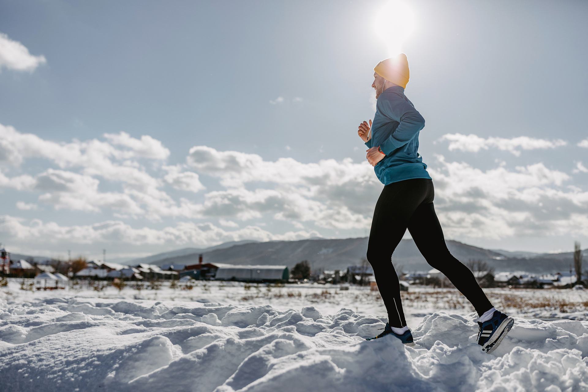 冬天运动需要注意以下几点:  11566 热身和保暖:在开始运动前