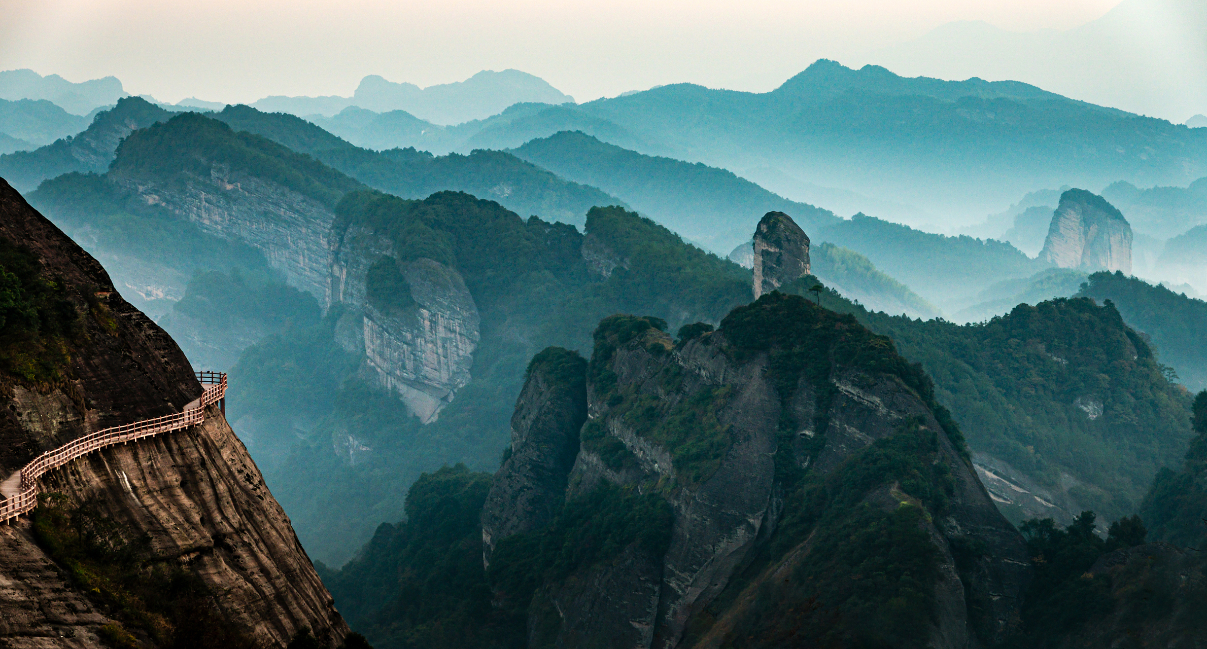 八角寨,又名云台山,位于广西资源县梅溪乡大坨村.