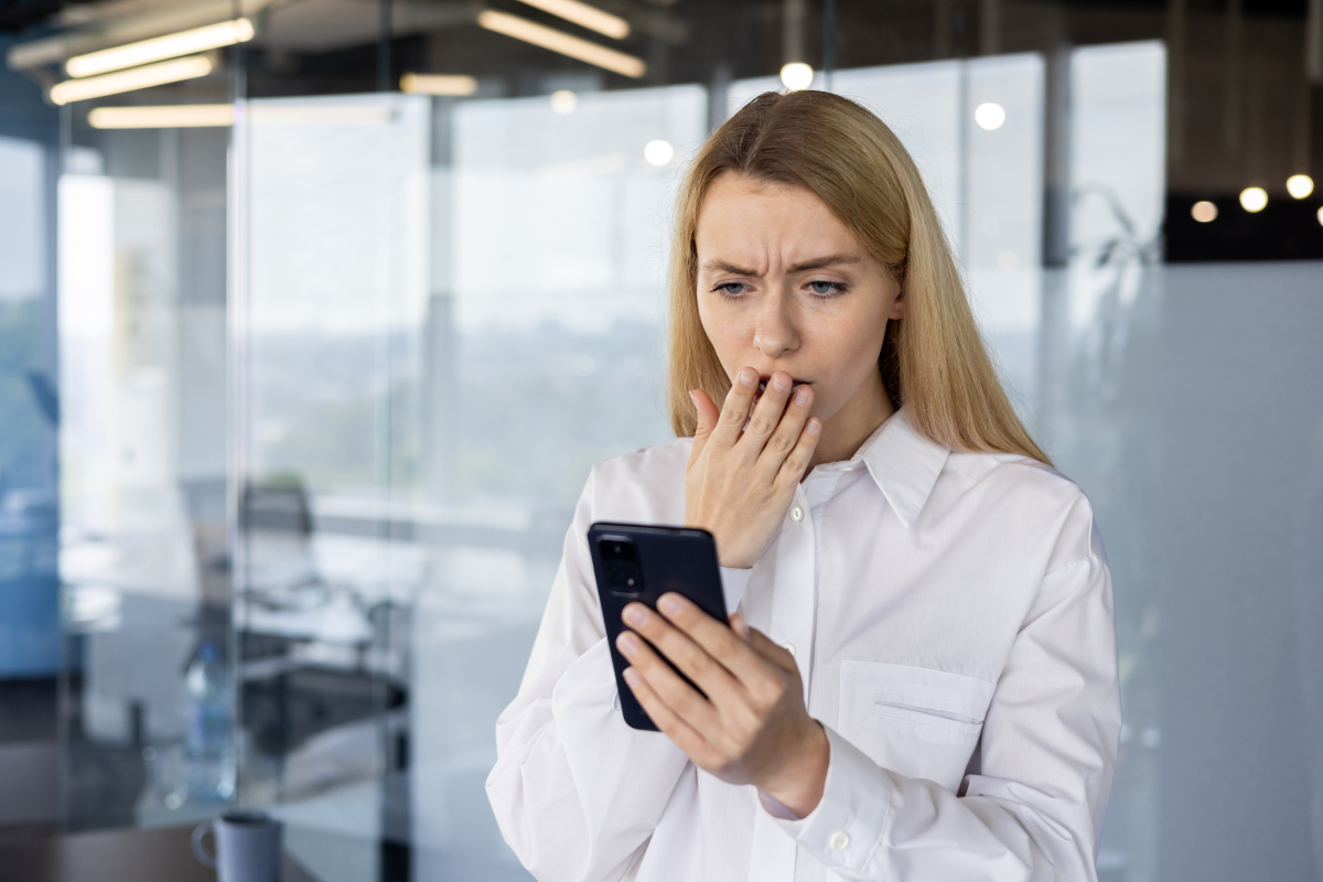 女总裁心情烦闷图片大全