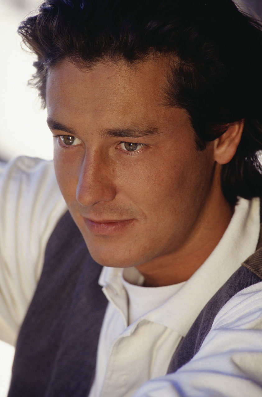 全球最帅男星阿兰·德龙决定安乐死,引起轩然大波!但是,他的子女指控6