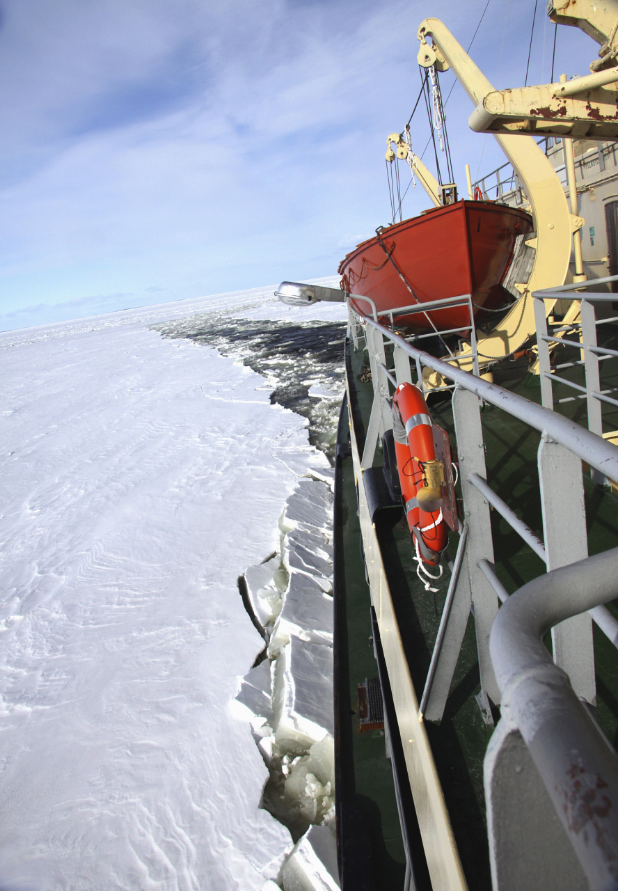 雪龙号&2号的破冰船技术,助科学家深入南北两级.