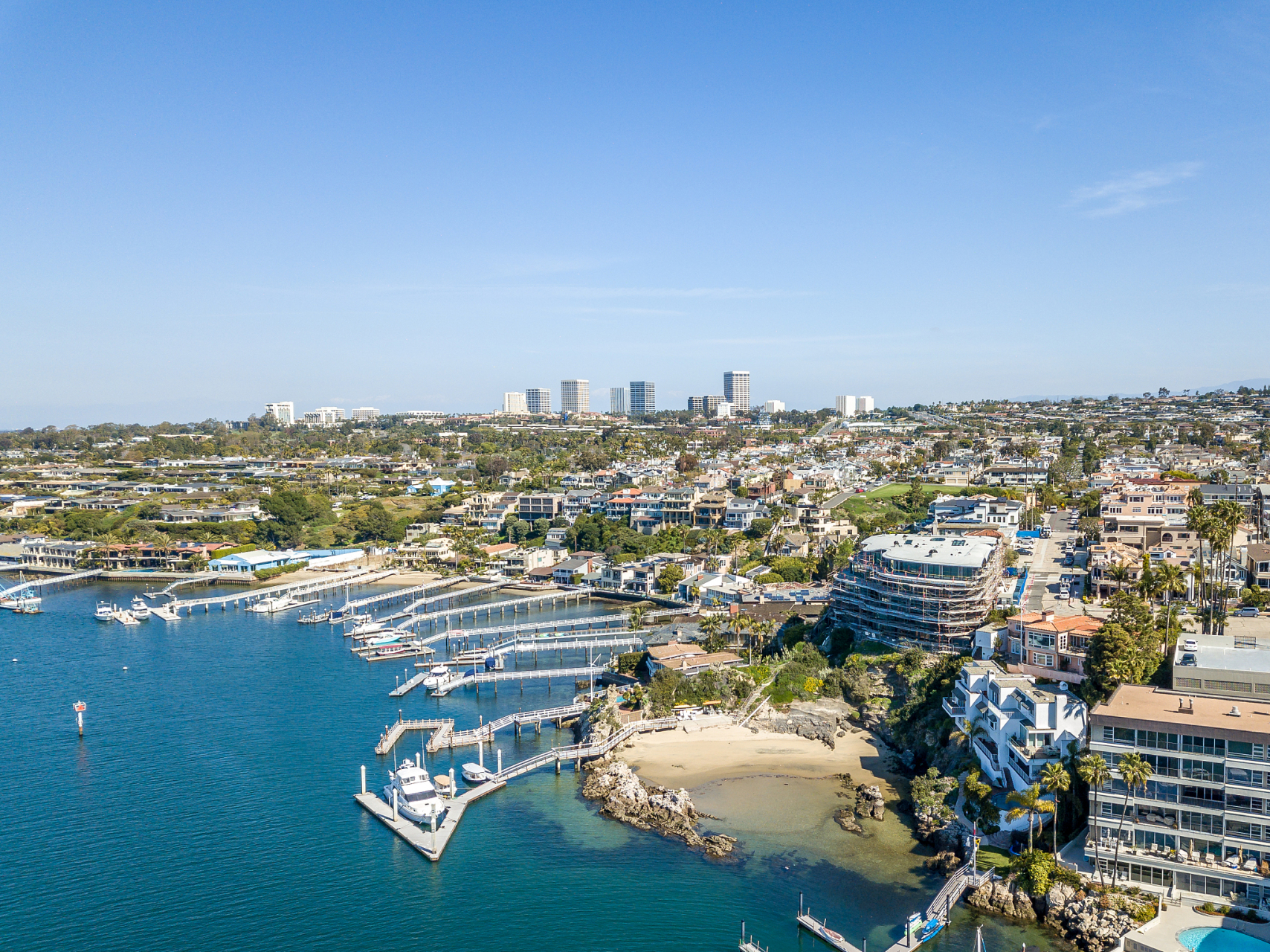 马德拉岛,位于北大西洋的东部,由马德拉岛,圣港岛和两个渺无人迹的