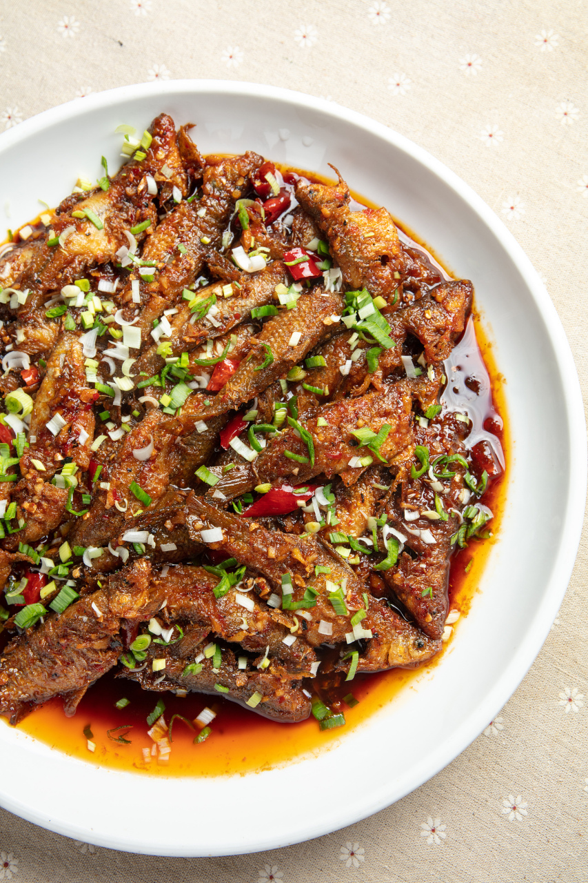 92东北酱焖嘎鱼95 嘎鱼在东北也叫嘎牙子,不叫黄腊丁.