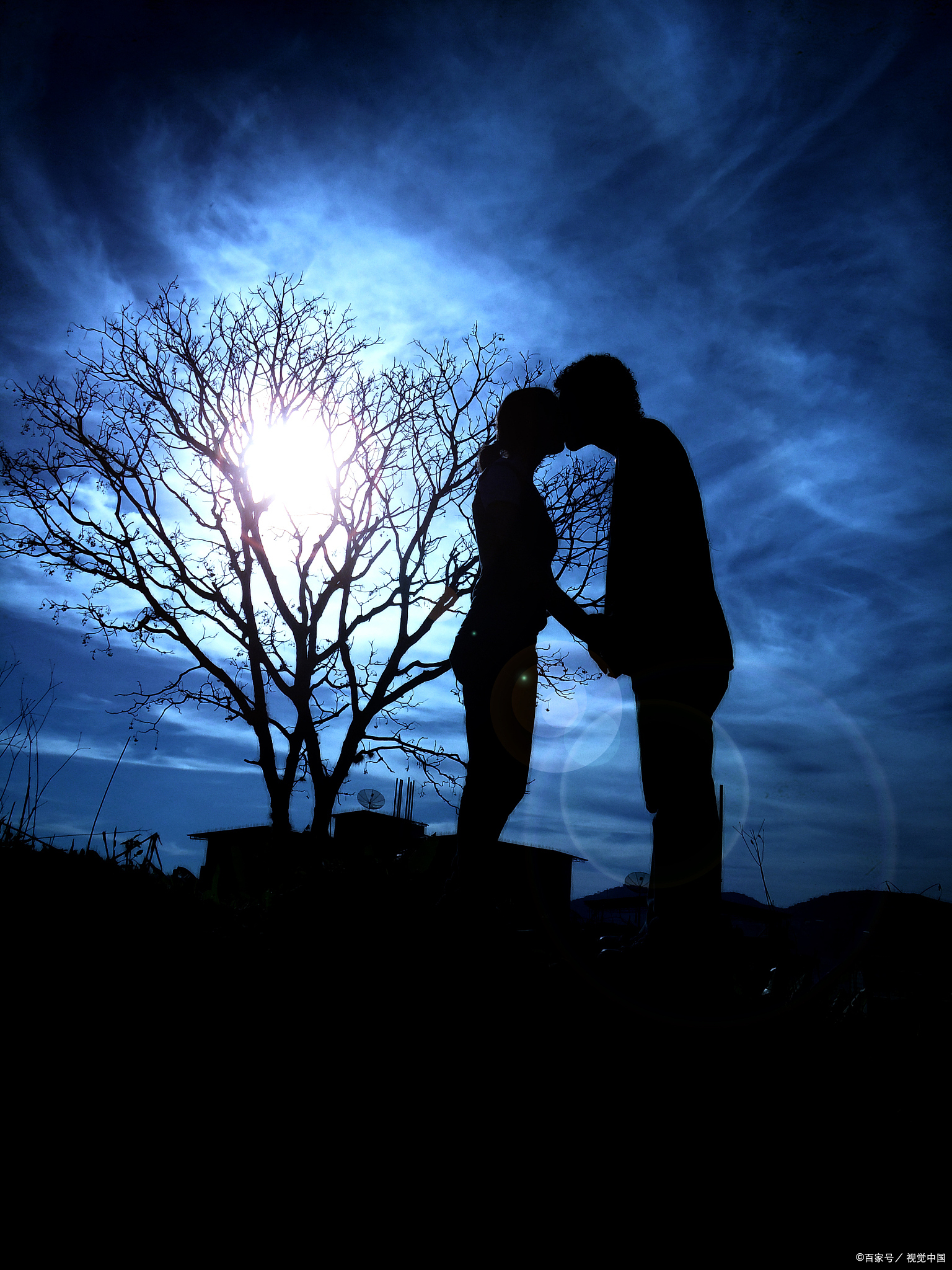 爱入了心,忘不了 情入了骨,放不下 爱你,我最深爱的你 你是我心中的