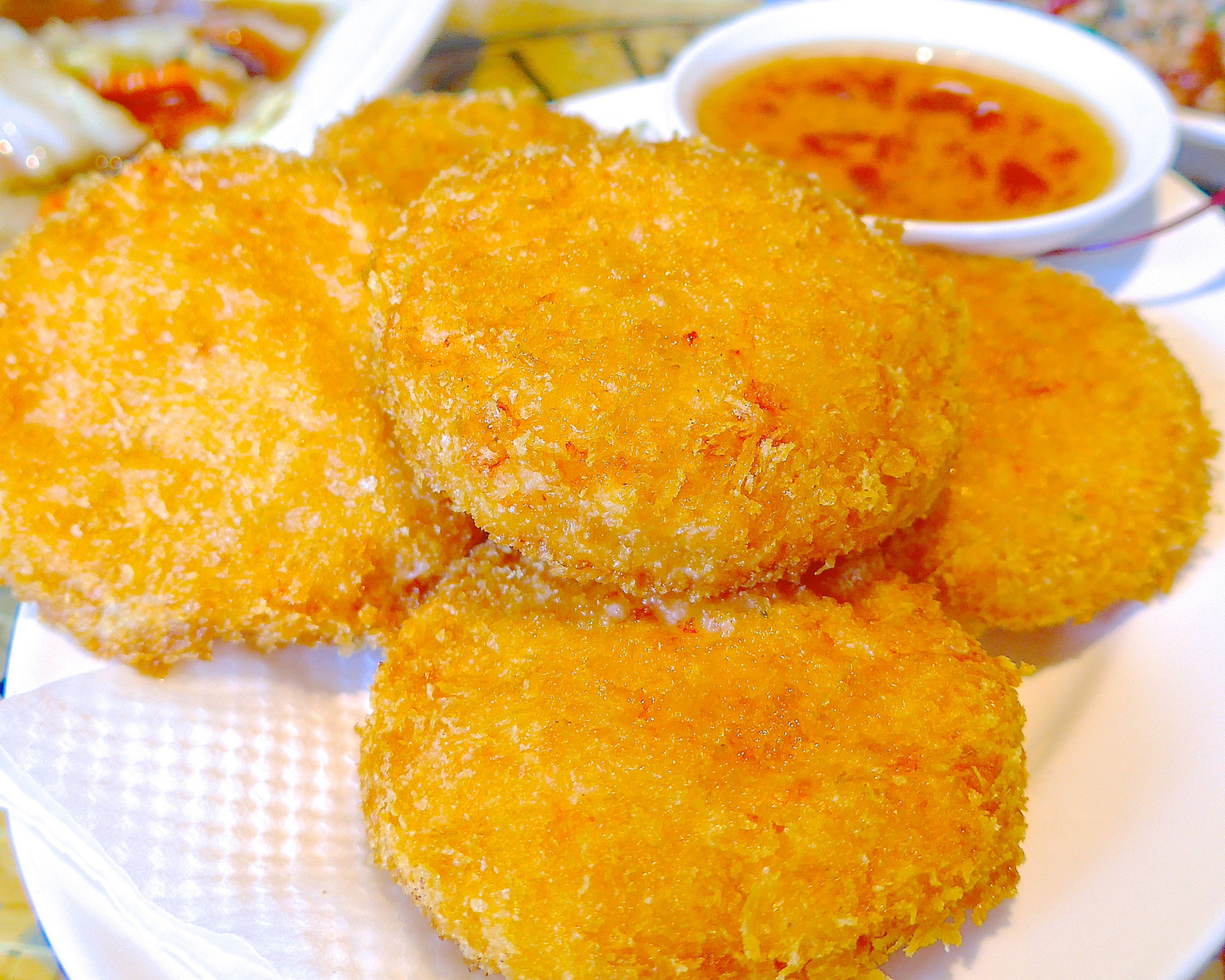 炸至金黄,外酥里嫩的可乐饼来啦!