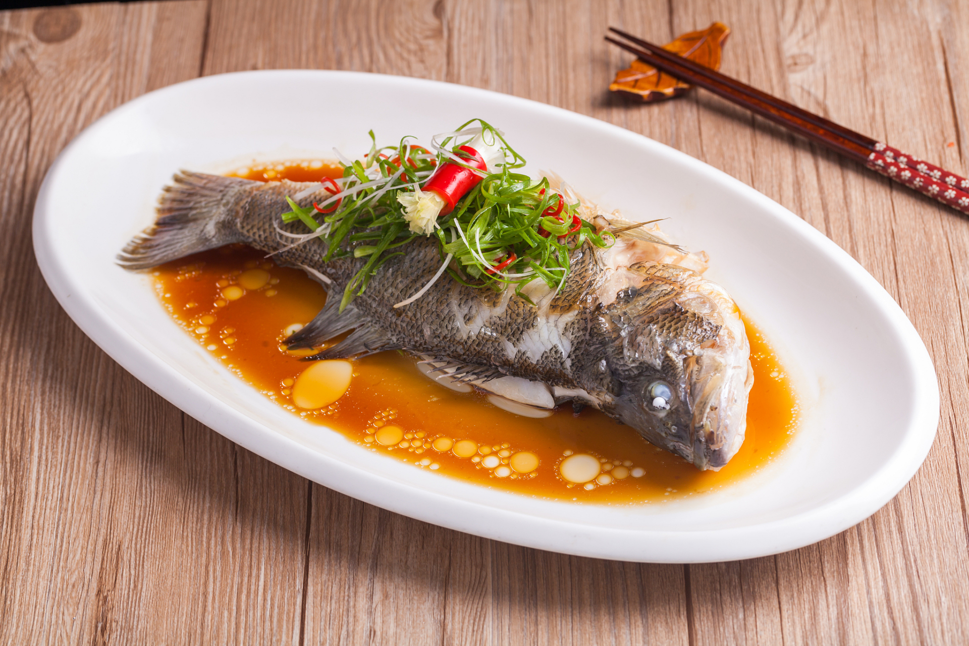 郑州夏日乐游#  西流湖岸畅游夏日风情  在这个炎热的夏日,郑州