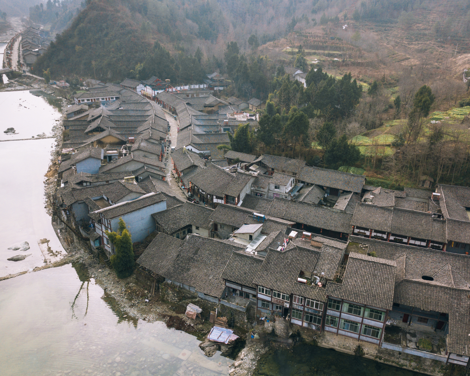 青木川古镇,别名风华川,位于陕甘川交界之处,是陕西省最西端的古老