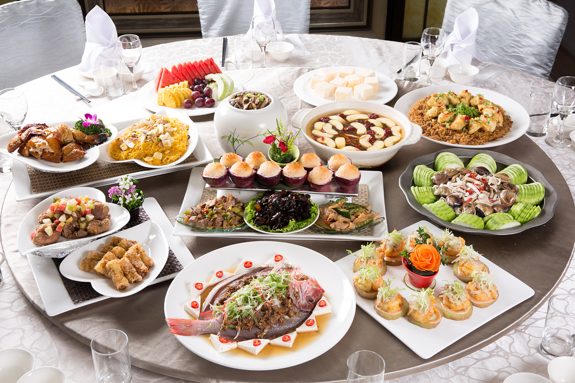 6000元喜宴16道菜7成预制# 富阳一对新人,为了婚