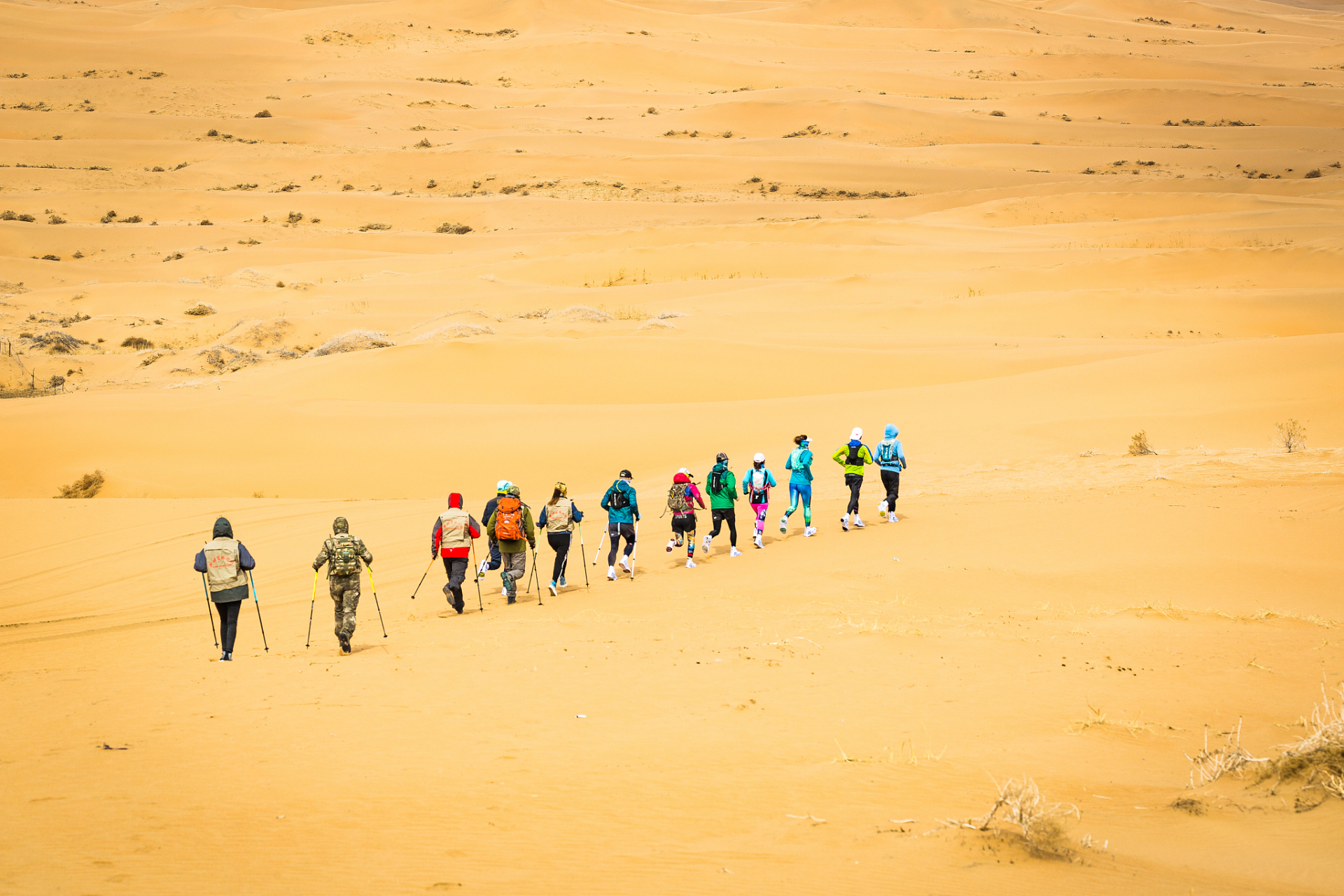 敦煌沙漠徒步三天是一次挑战与乐趣并存的探险之旅,但需充分准备并