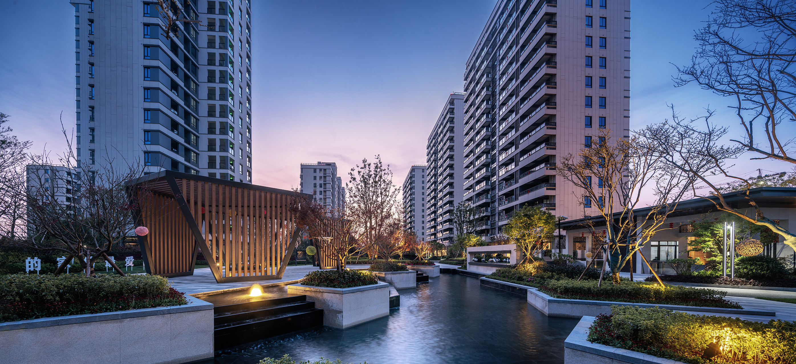 2022年,新城控股实现商业运营总收入首次超百亿,达到100.