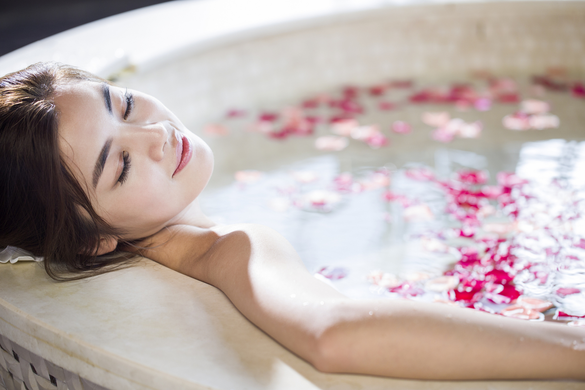 月售过千销量榜第三,好评97%仅售不到30元,樱花香变成夏季新宠