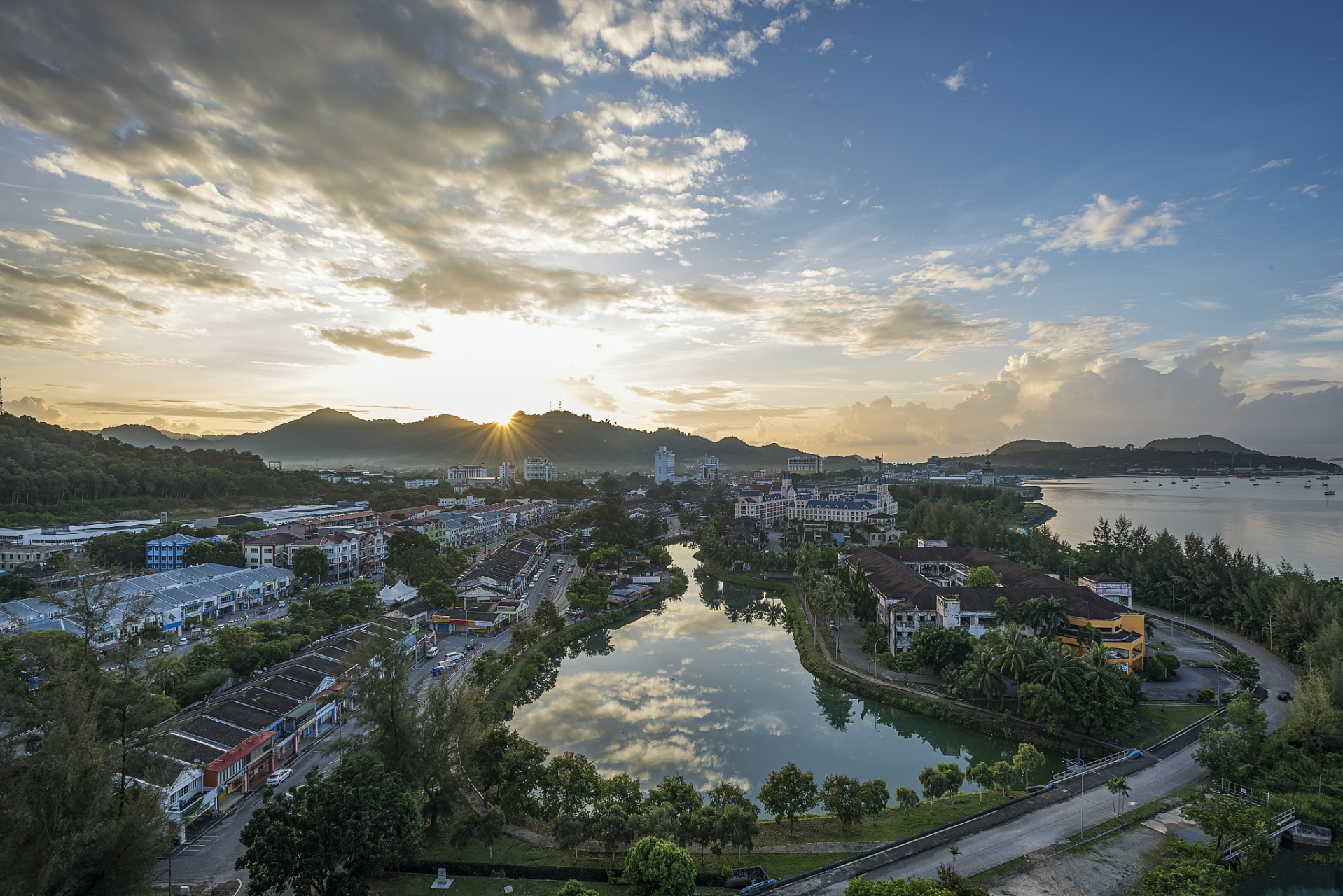 这个周末天气好,可以到杭州桐庐逛市集  这个周末天气不错,大家都应该