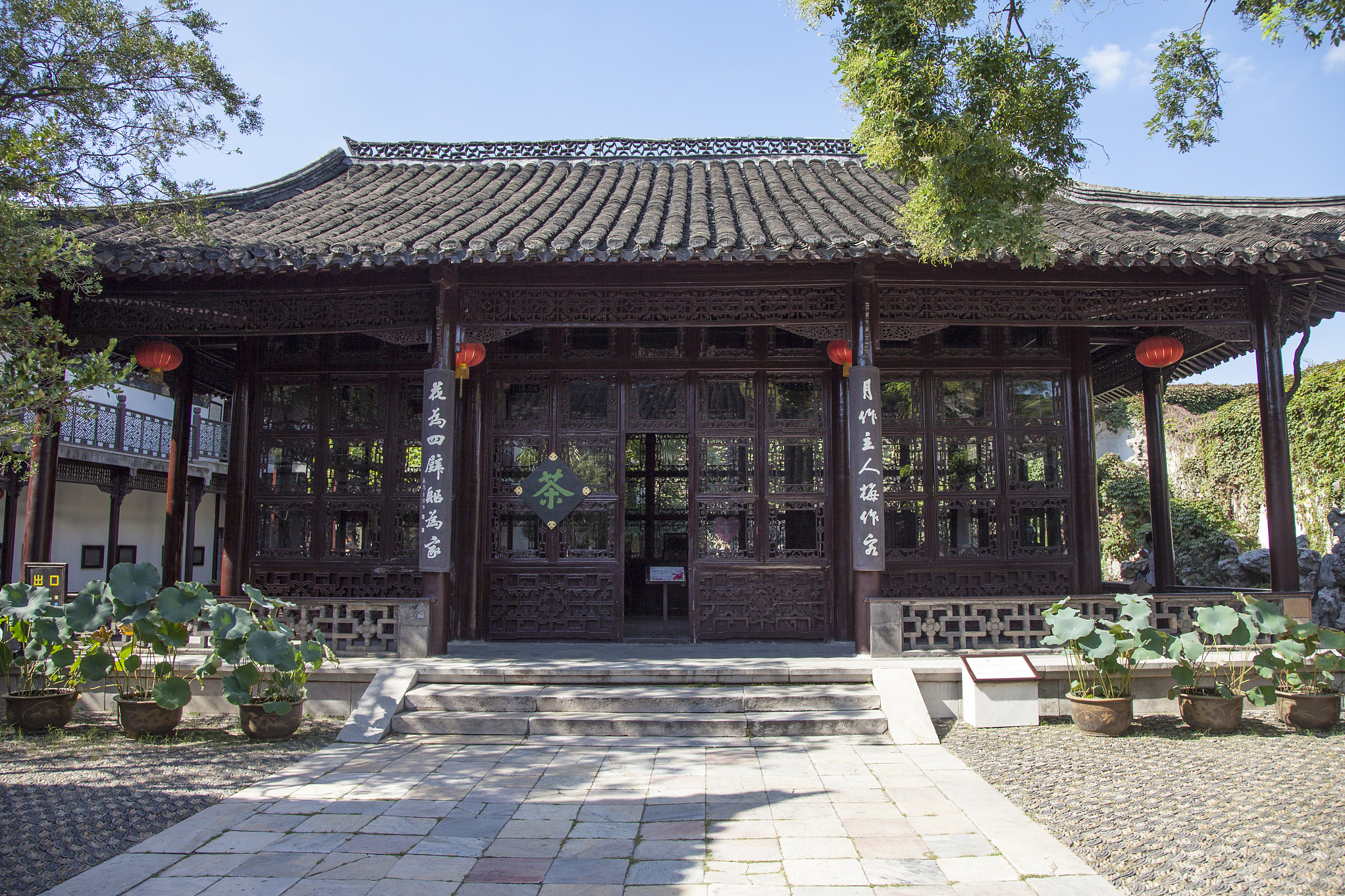 江阴市旅游路线指南摘要: 江阴市位于江苏,拥有丰富的自然和人文景观