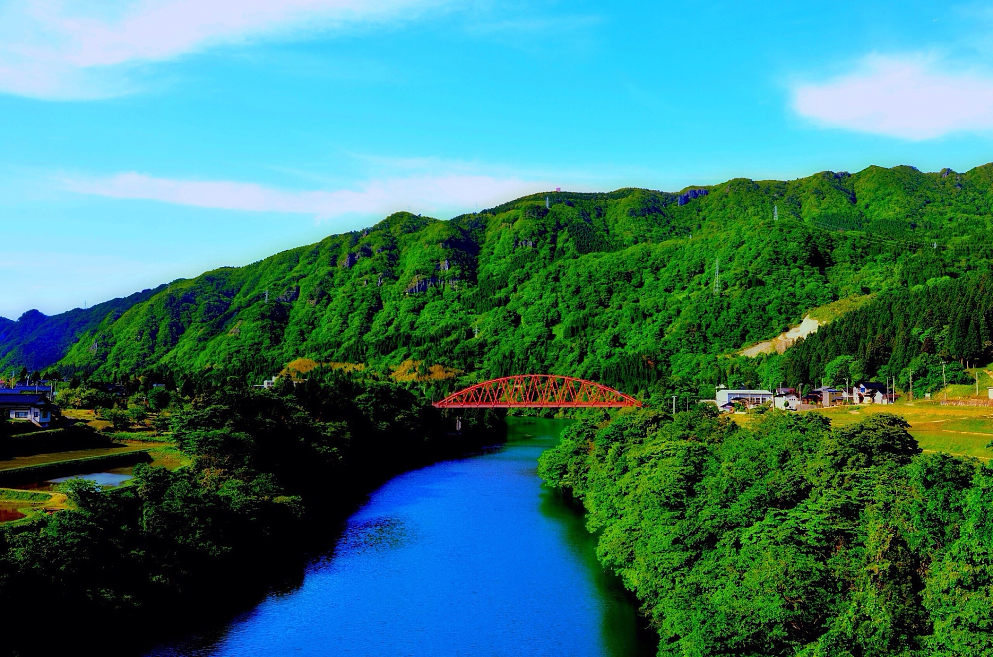 龙湾群国家森林公园,位于吉林省通化市辉南县金川镇,海拔高达880米,是