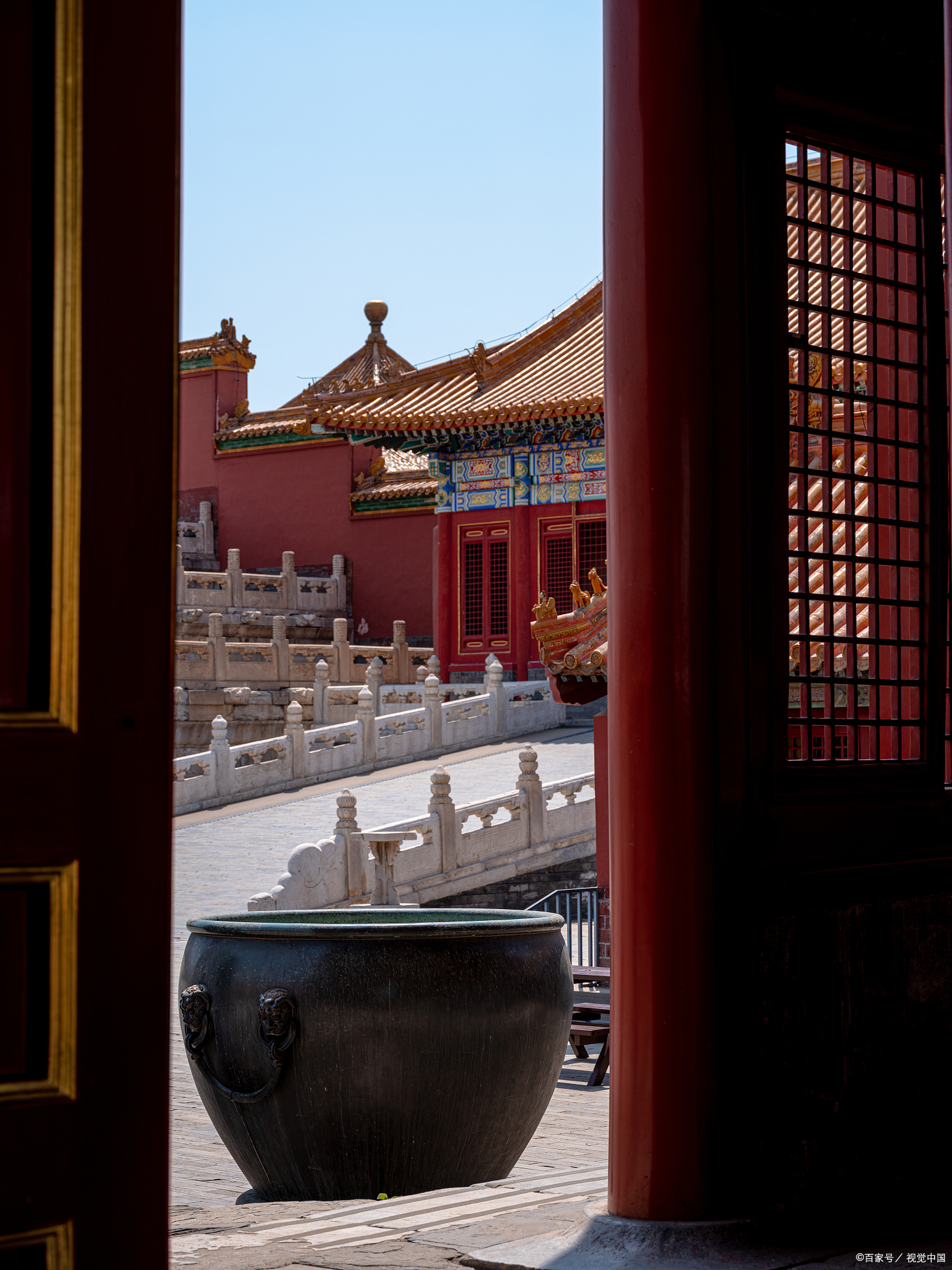 漫步在故宫角楼图书馆,仿佛穿越时光隧道,邂逅历史文化的瑰宝.