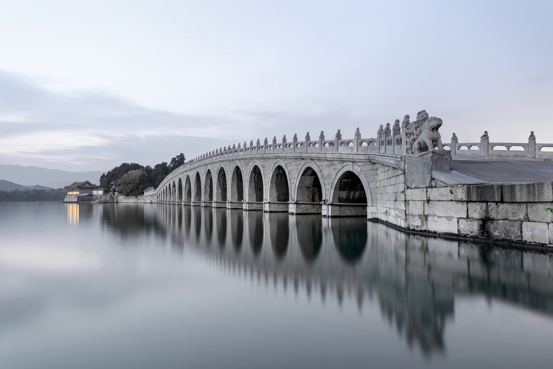 颐和园十七孔桥简介|十七孔桥是北京颐和园中著名的景点之一.