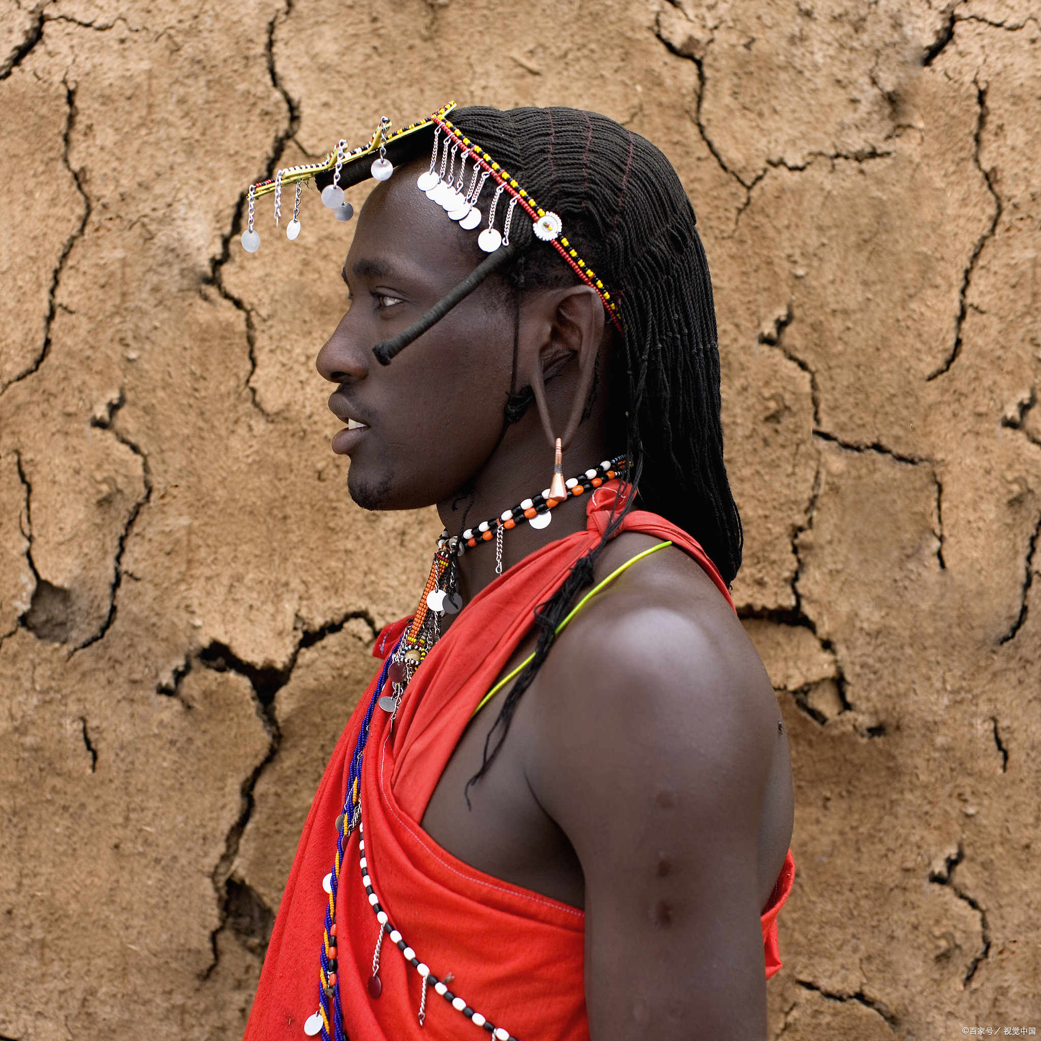 非洲大草原上真有一群红衣战神,让狮子见了就哆嗦,他们就是东非的游