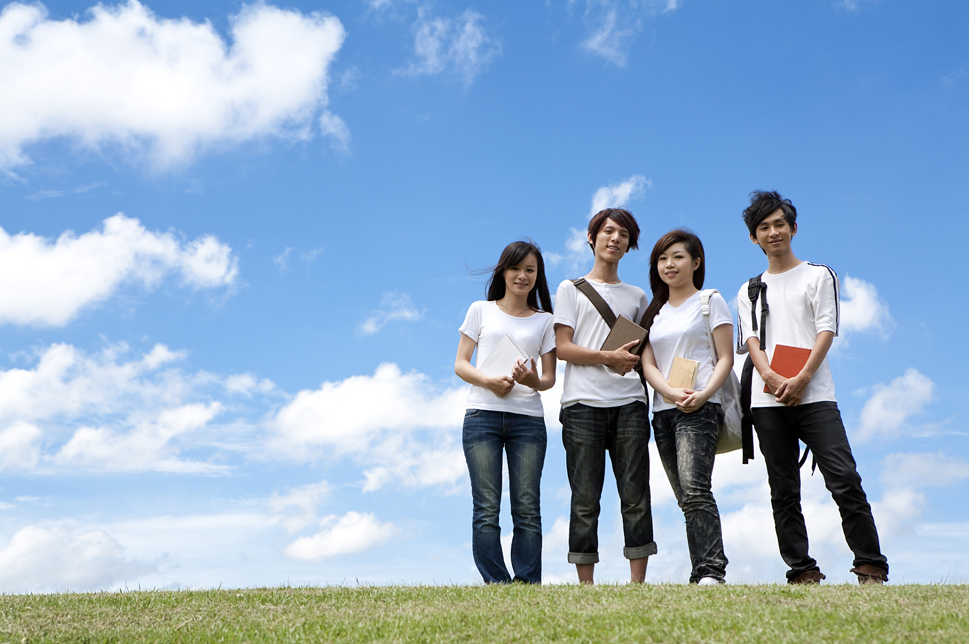 写友谊,写爱和成长,中学生满分作文赏析:《我的青春
