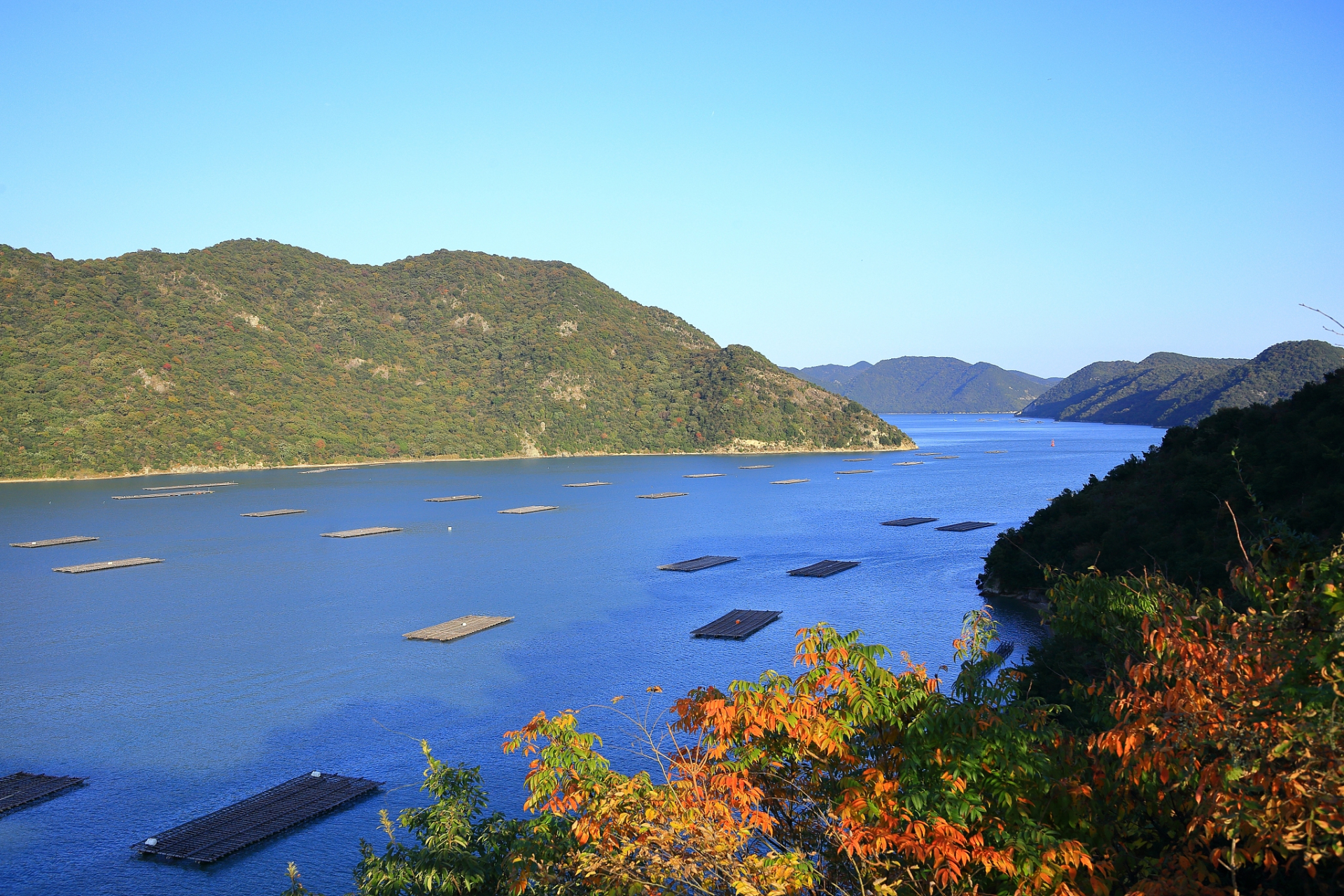 这里有雾凇岛,红叶谷,松花湖滑雪场,北大湖滑雪场,吉林天主教堂,吉林