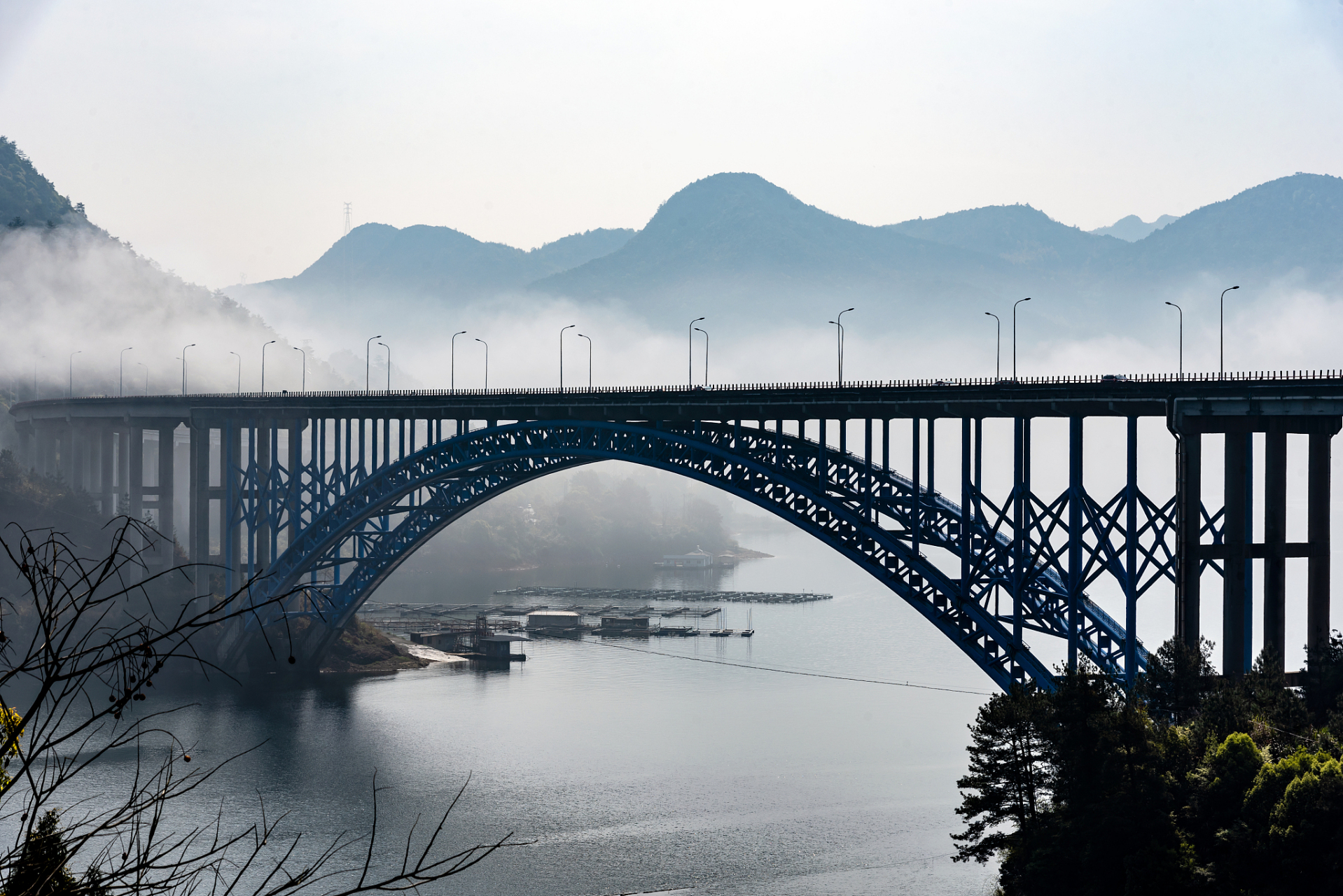 三江两岸滨水游#富春江大桥是连接绍兴市和杭州市的重要桥梁,是富春