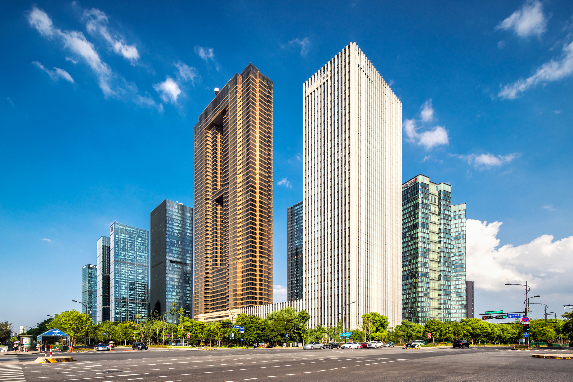 富力地产及广州城足球俱乐部有限公司新增欠税公告,欠税余额分别为