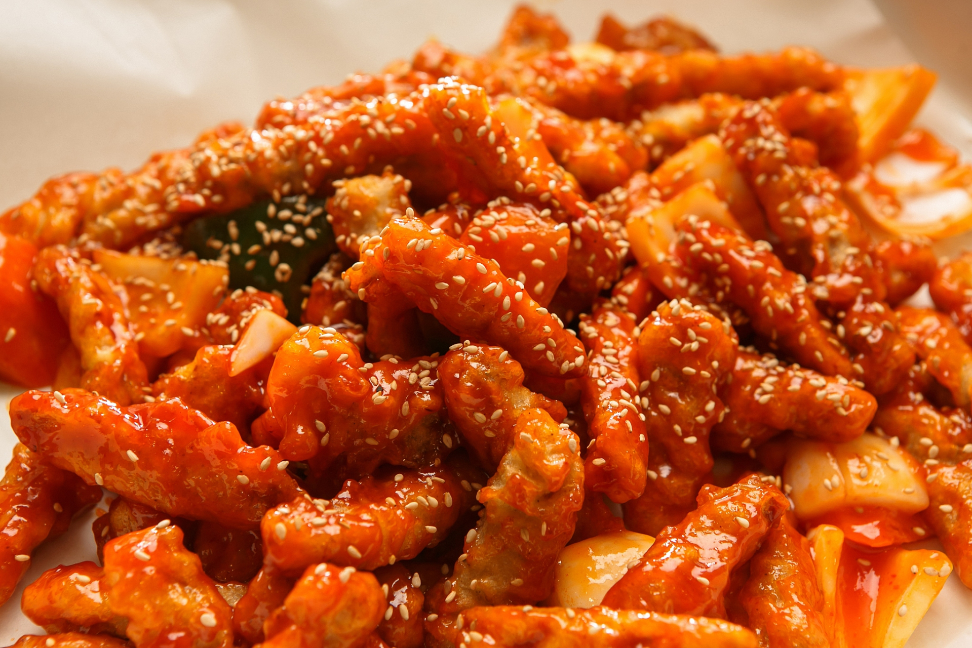 我的追剧小零食,我超爱的香酥鸡柳,酥酥脆脆的,还裹着孜然和辣椒,贼香