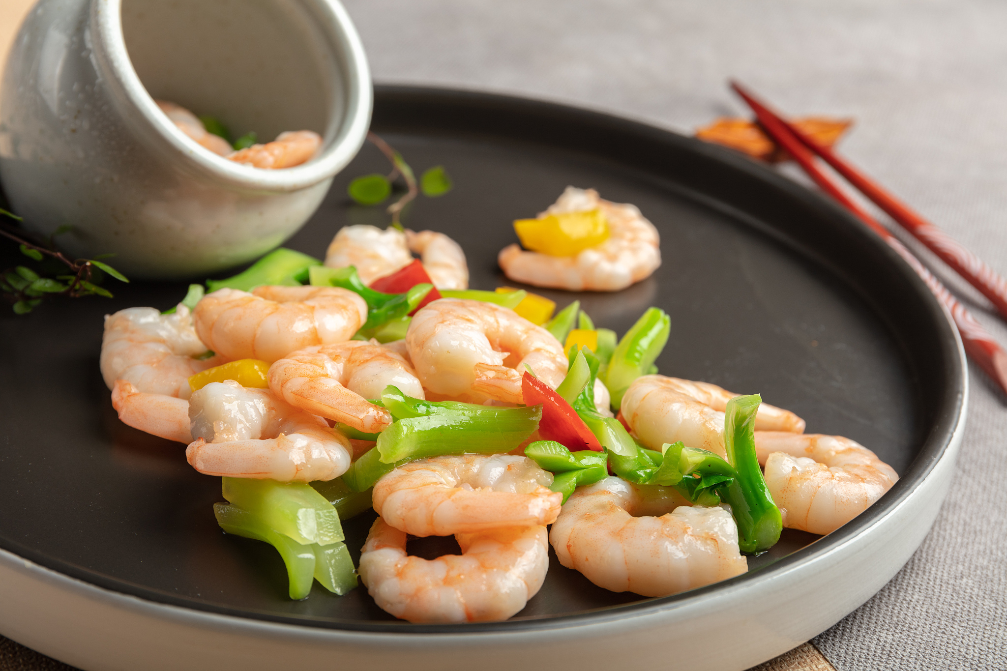 清炒虾仁是一道色香味俱佳的家常菜,通过简单的食材和步骤即可制作