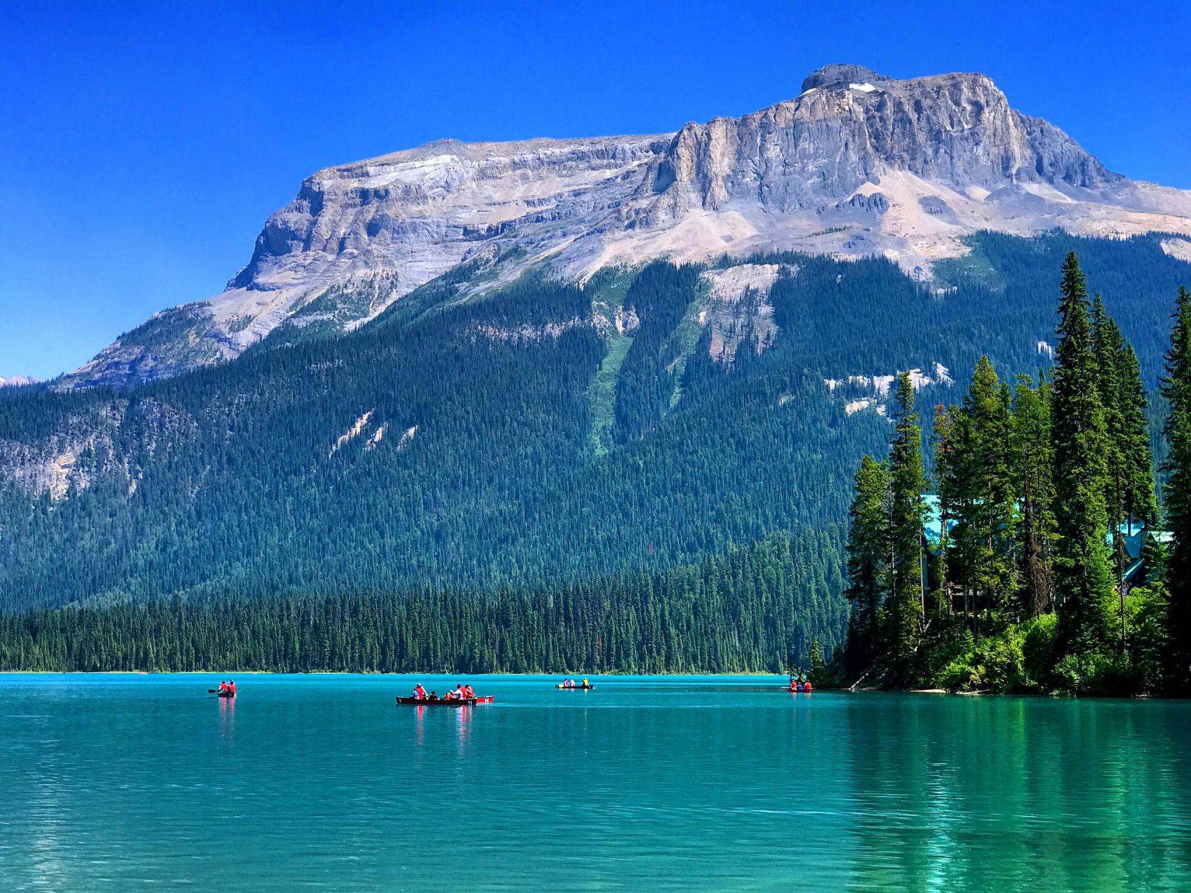 梦莲湖(moraine lake)是加拿大班夫国家公园的一个冰川湖,距路易斯湖