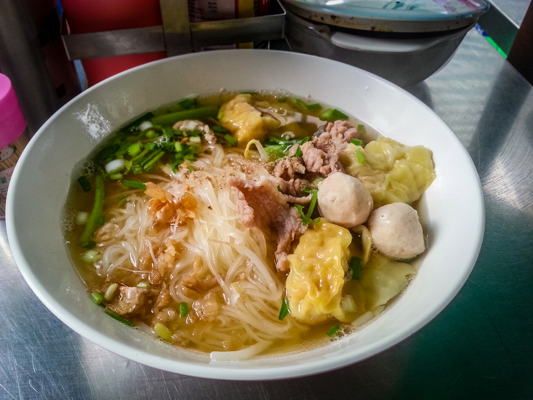 贴秋膘的第一口赣菜# 安远三鲜粉,是江西南部非常美味的小吃.