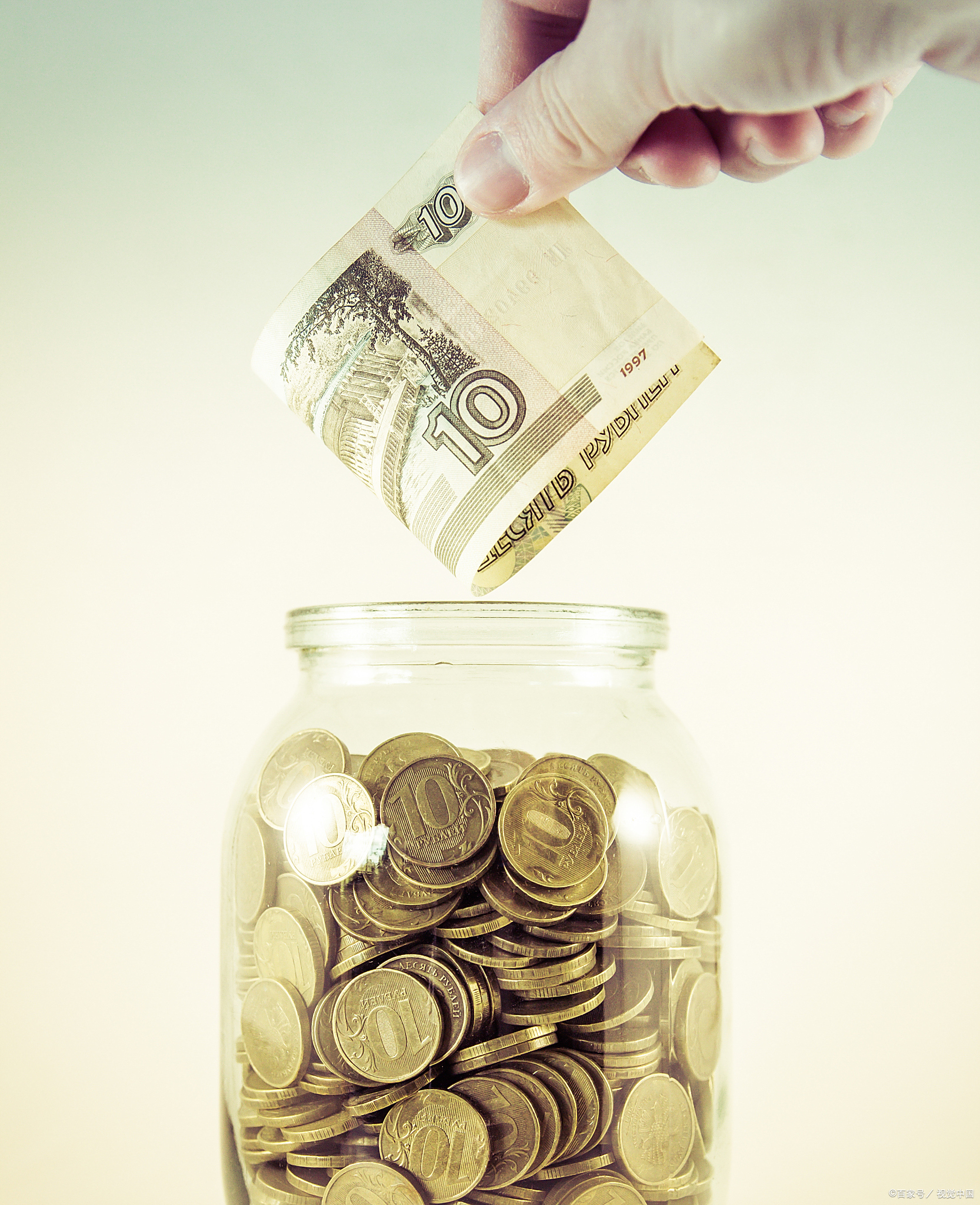 女子让丈夫把准备买车的30万先拿出来,借给男闺蜜应急