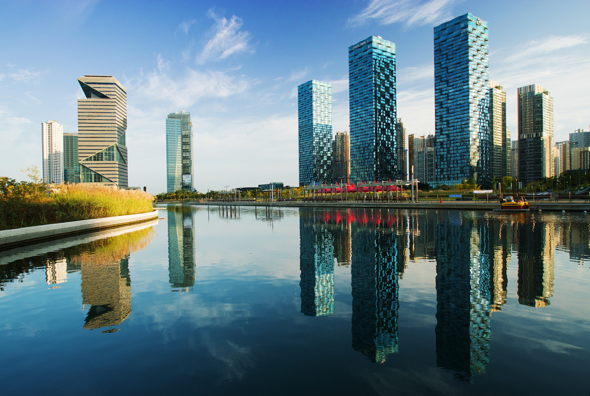 合肥写字楼之政务天鹅湖cbd写字楼航拍!