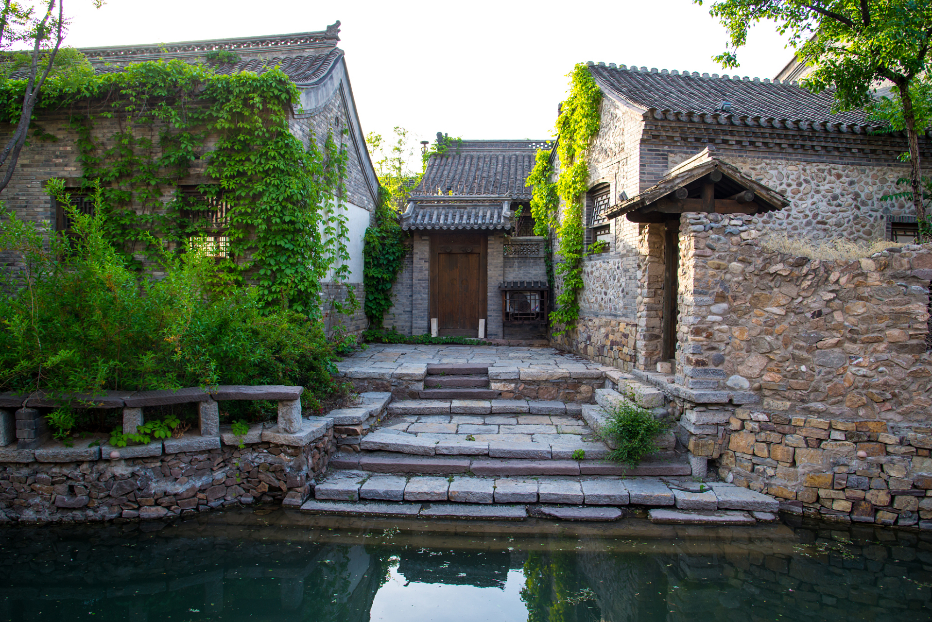 如果你想体验一场古韵悠长,宁静如诗的旅行,那么青岛即墨凤凰古村绝对