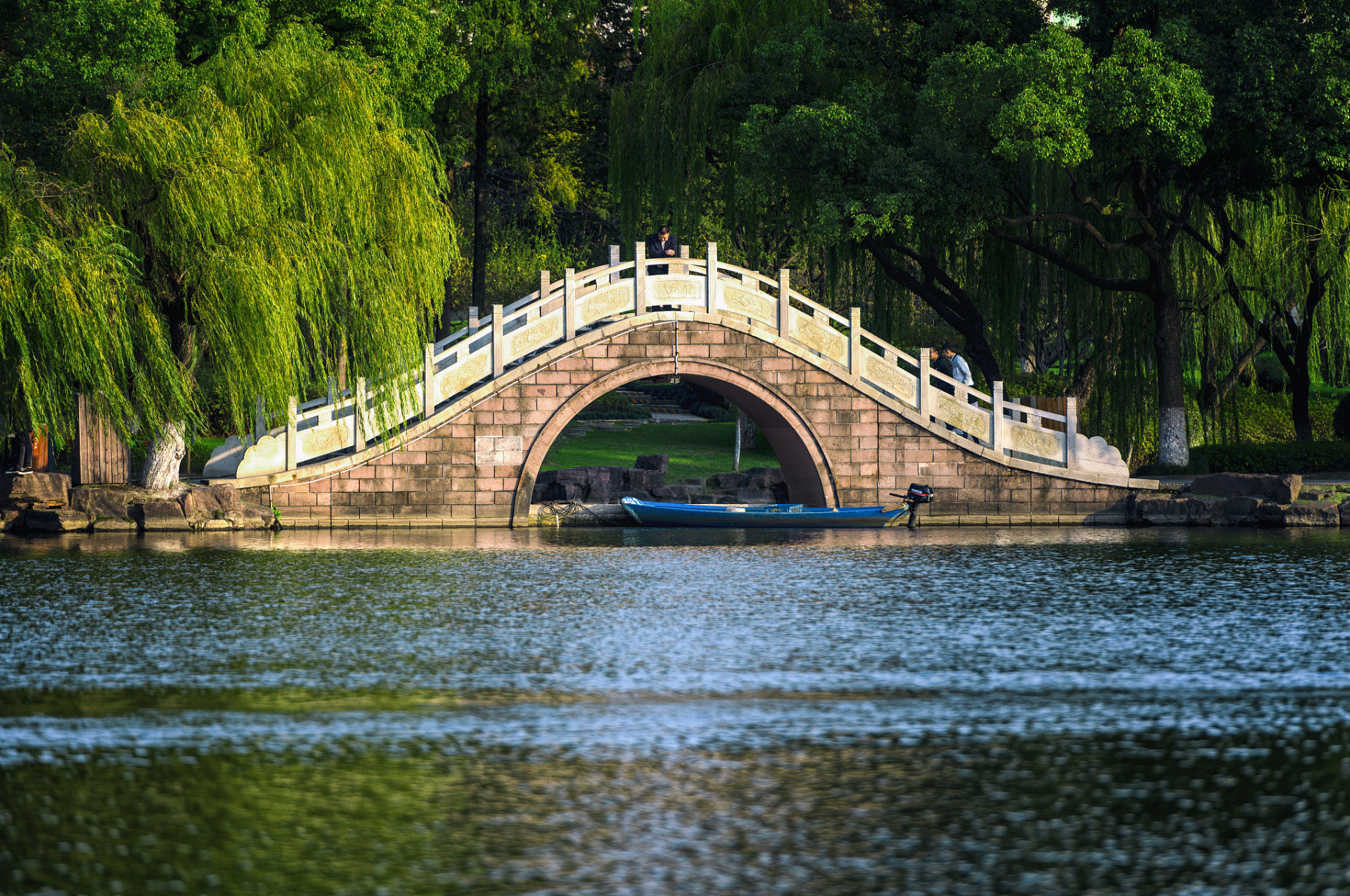 旅游景点# #旅游攻略#  长沙月湖公园是长沙市著名的公园之一,位于