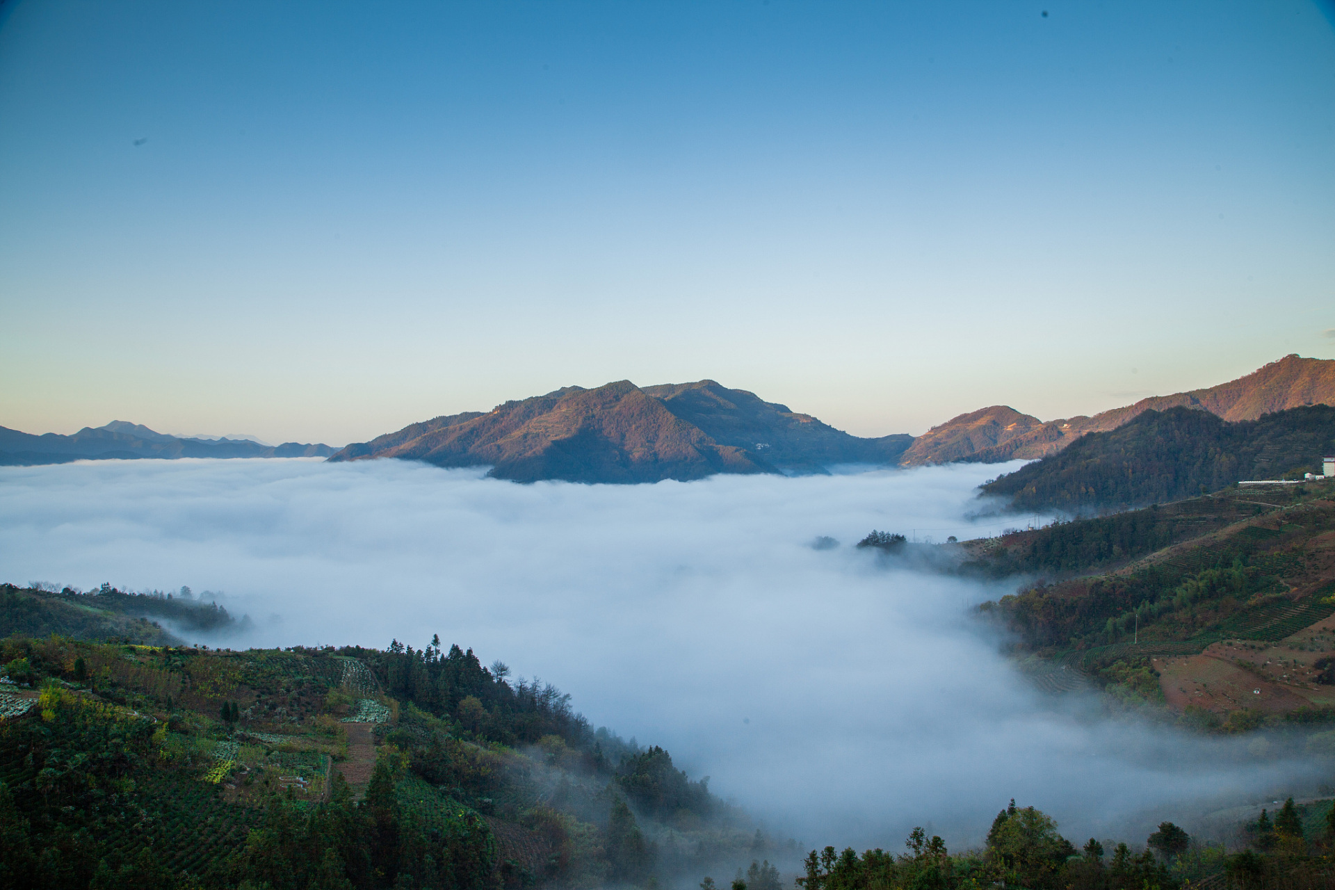 国庆长假出行,不妨选择瓦屋山,一个有着世外桃源般美景的地方,绝对是