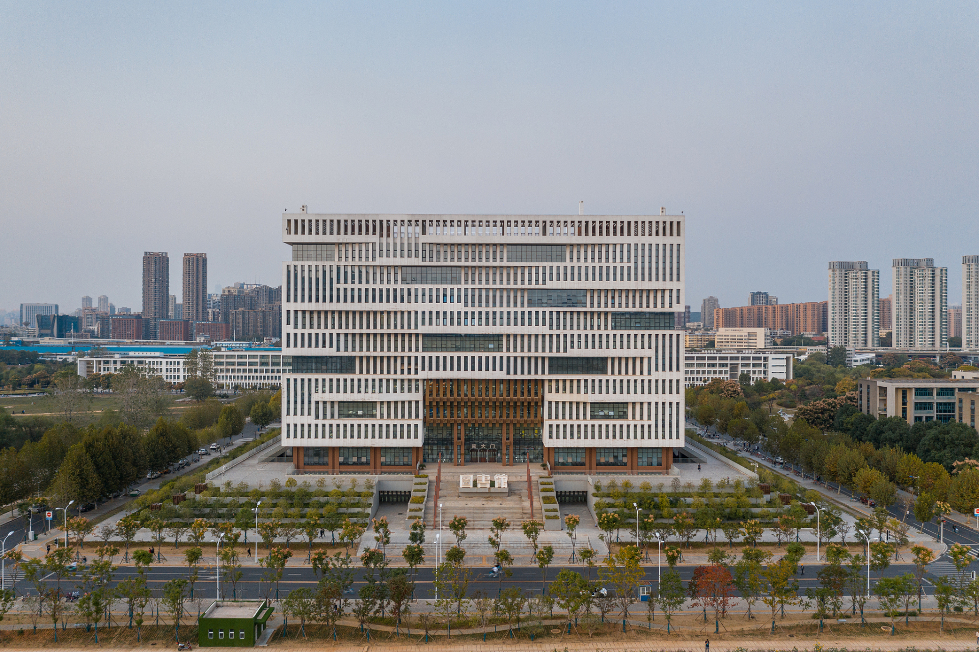 被指宣扬功利性内容引学生不满 安徽(合肥师范学院)教师被停职  中国