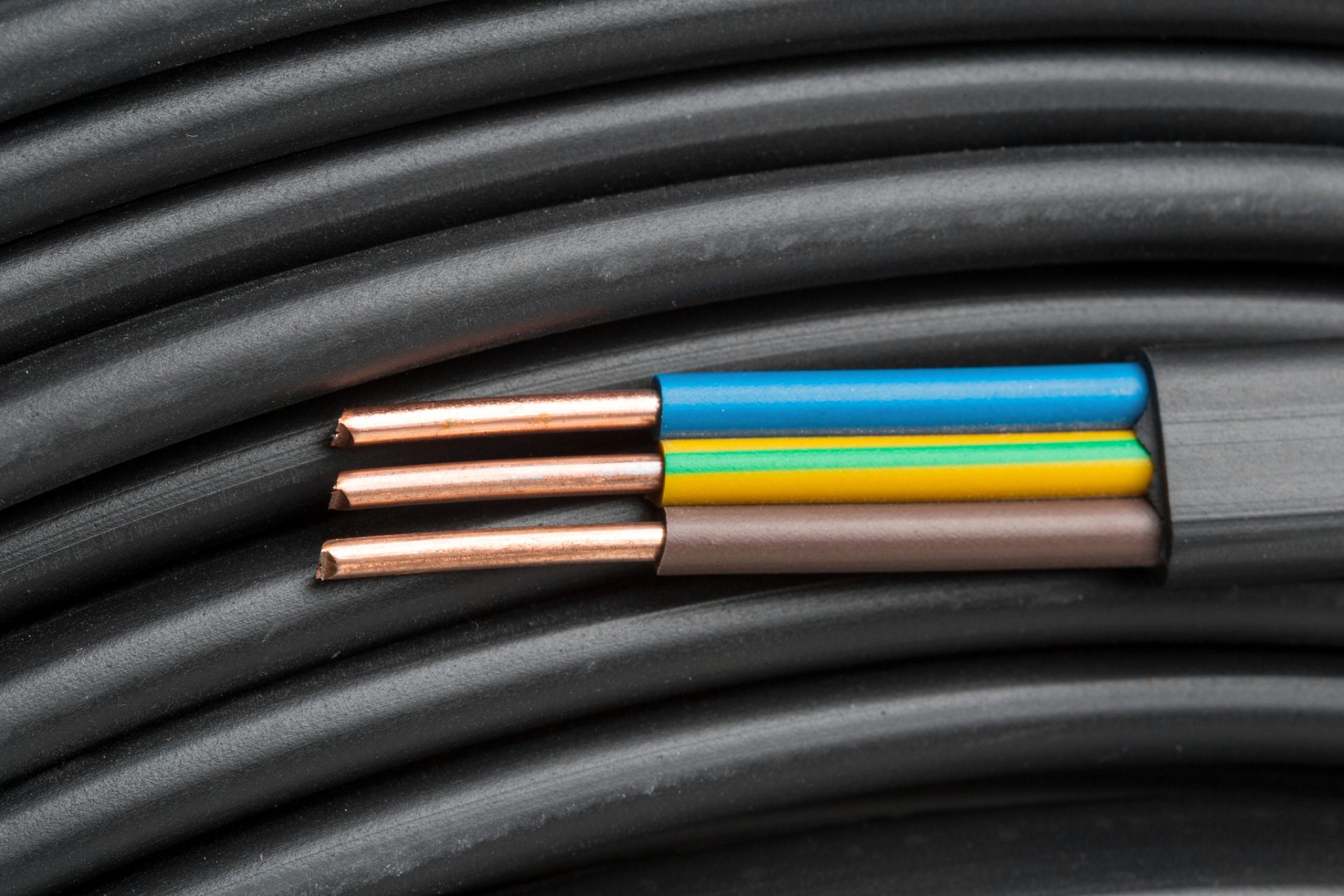 摘要: byj和bv电线的区别在于绝缘层材料不同,byj使用交联聚乙烯,耐