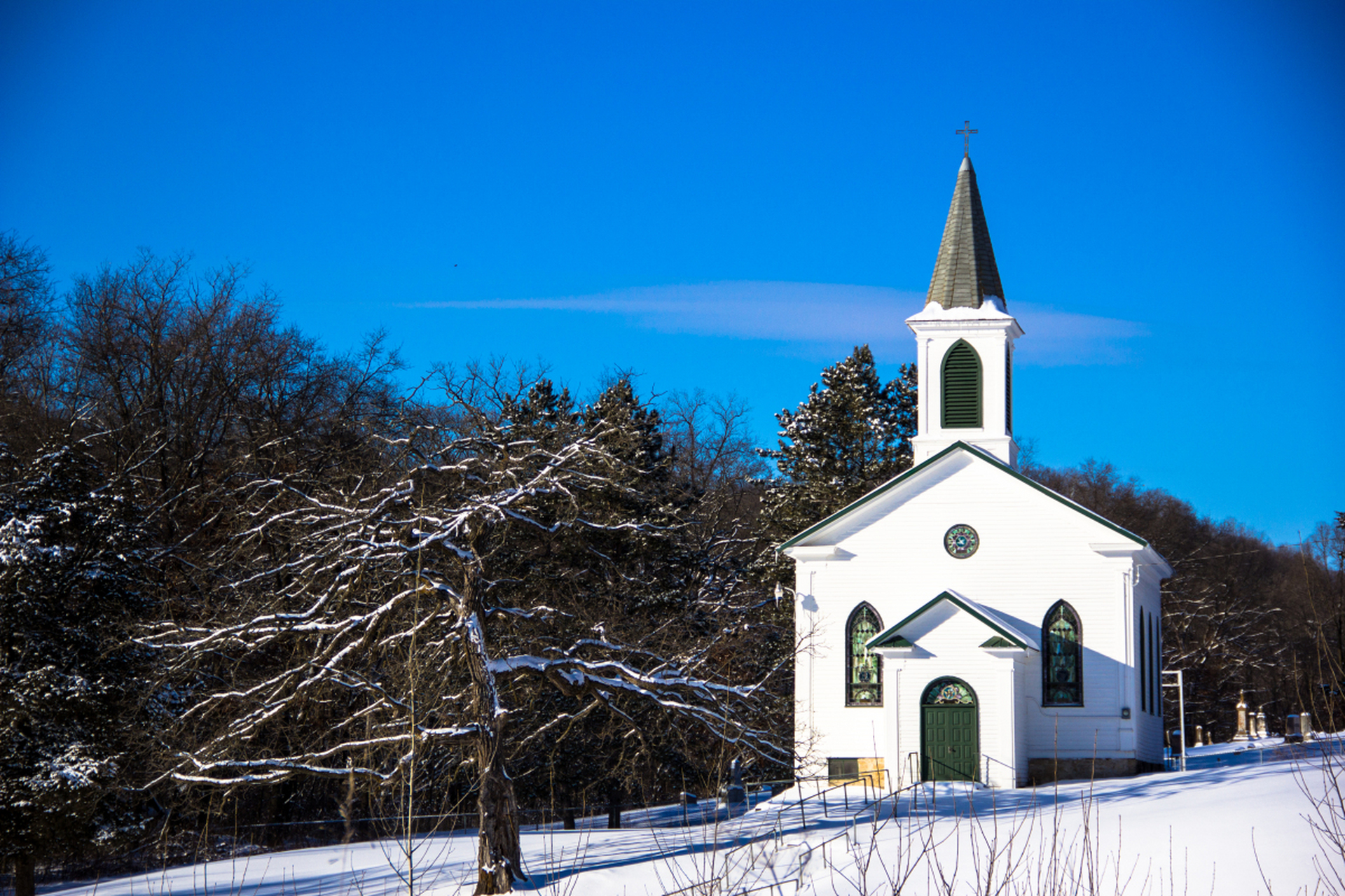 芬兰是全球居住幸福指数和青年教育排名第一的国家,提供免费且优质的