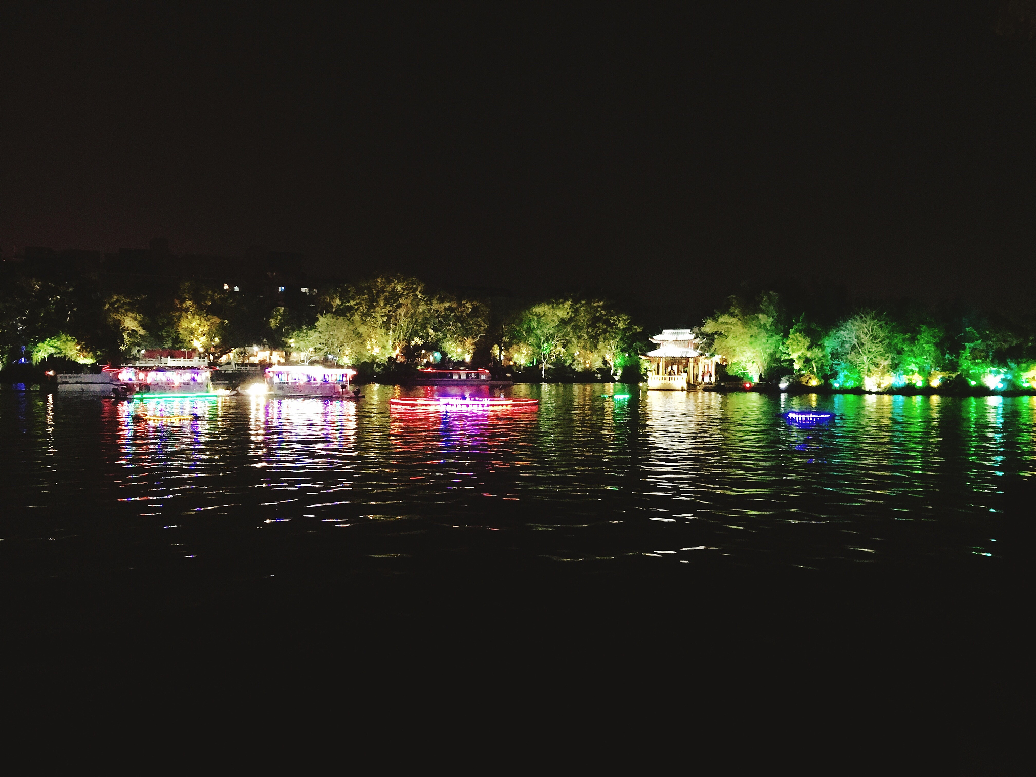 昆明翠湖夜景图片